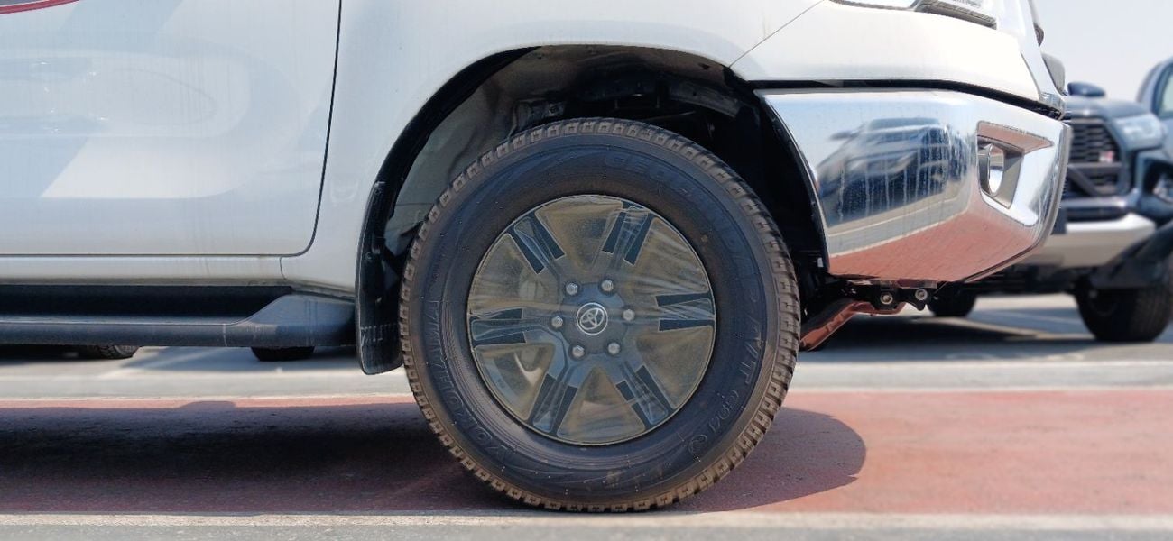 Toyota Hilux SR5 2026YM