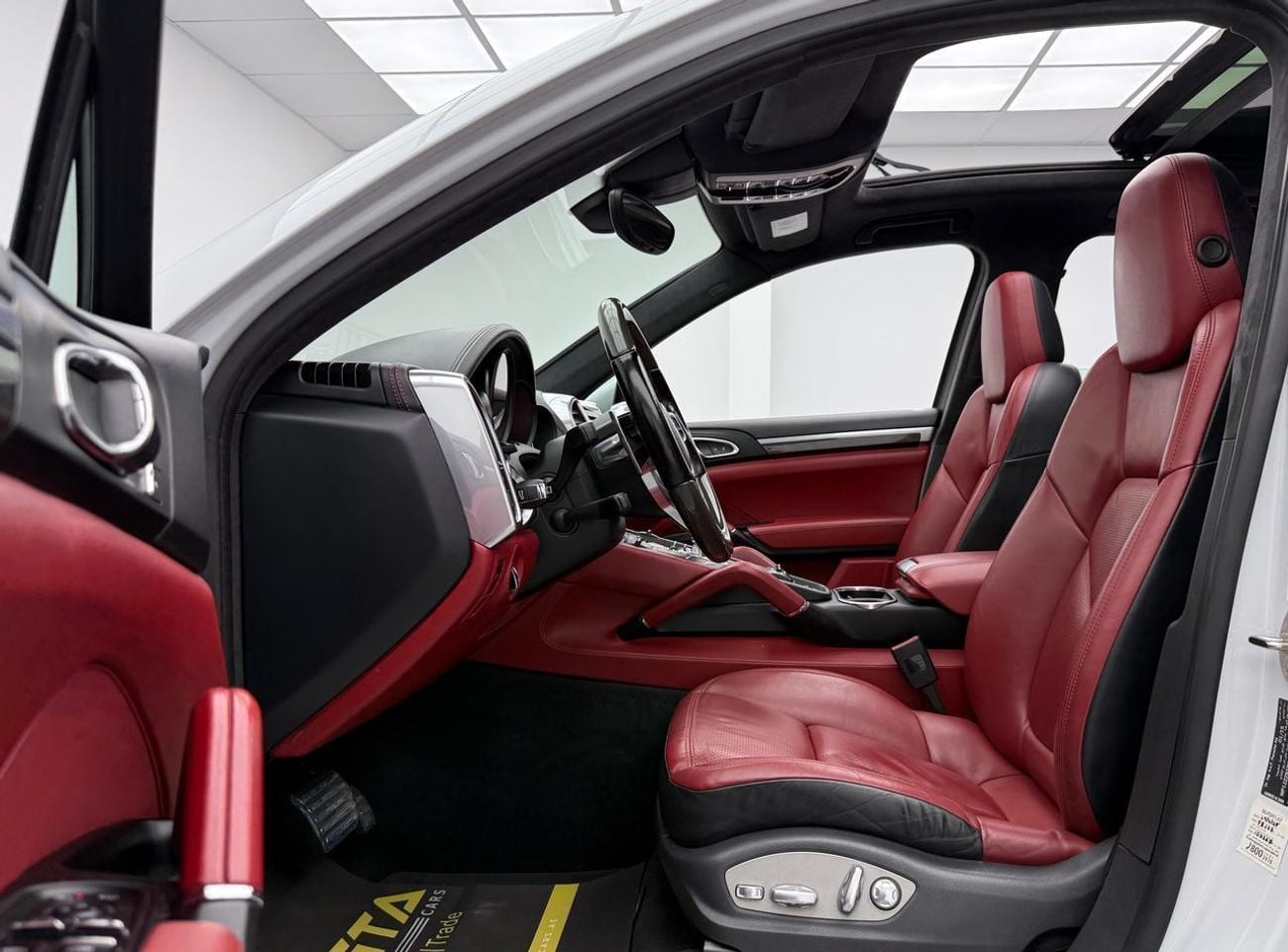 Porsche Cayenne GTS 3.6L 2016 Porsche Cayenne, Carbon Fiber Interior, Fully Loaded, Excellent Condition, GCC