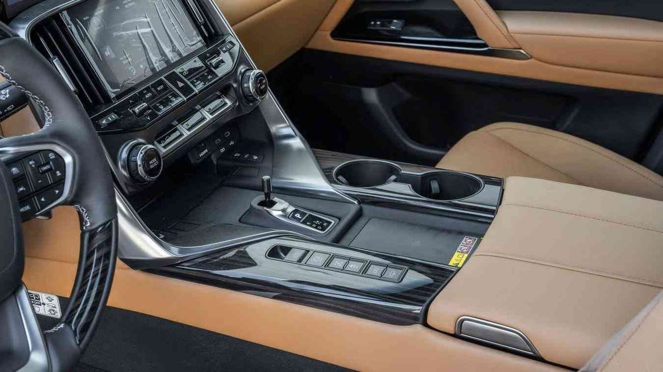 لكزس LX 700h URBAN ECTAV0006 - لكزس LX700h أوربان 2026 - محرك هجين 3.5 لتر، ناقل حركة أوتوماتيكي - لون أبيض مع مقصورة د