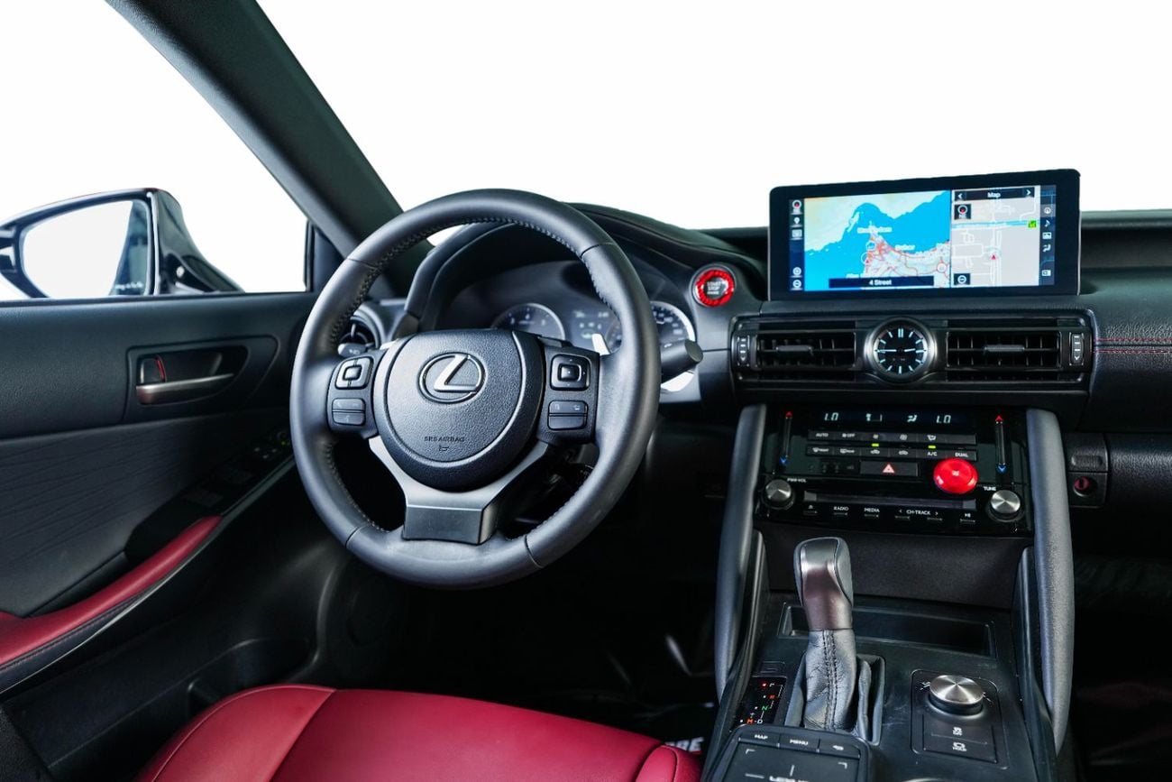 Lexus IS300 PREMIER GCC- warranty and Service package valid till November 2029