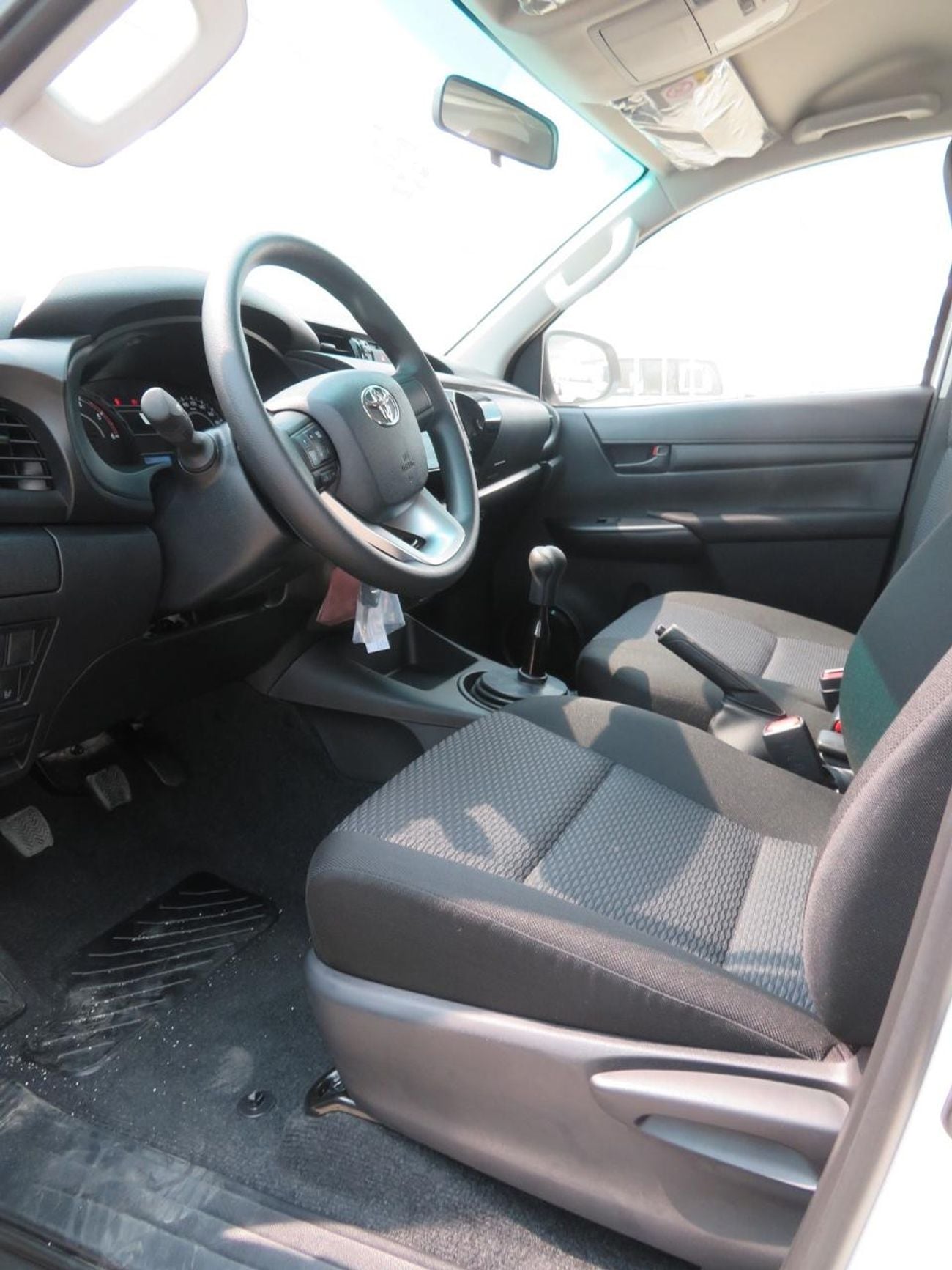 Toyota Hilux DLX MT 2026 PWOERWINDOWS 4X4 YM2026