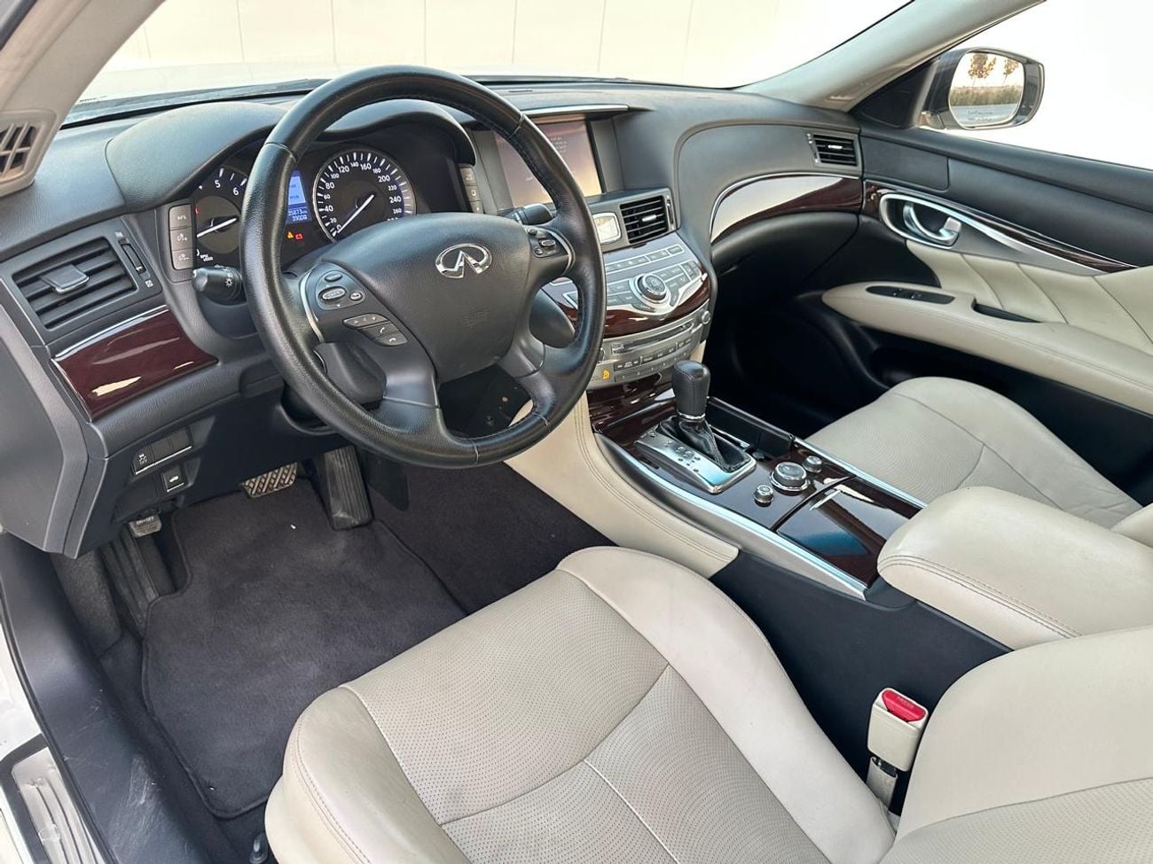 إنفينيتي Q70 إكسيلنس