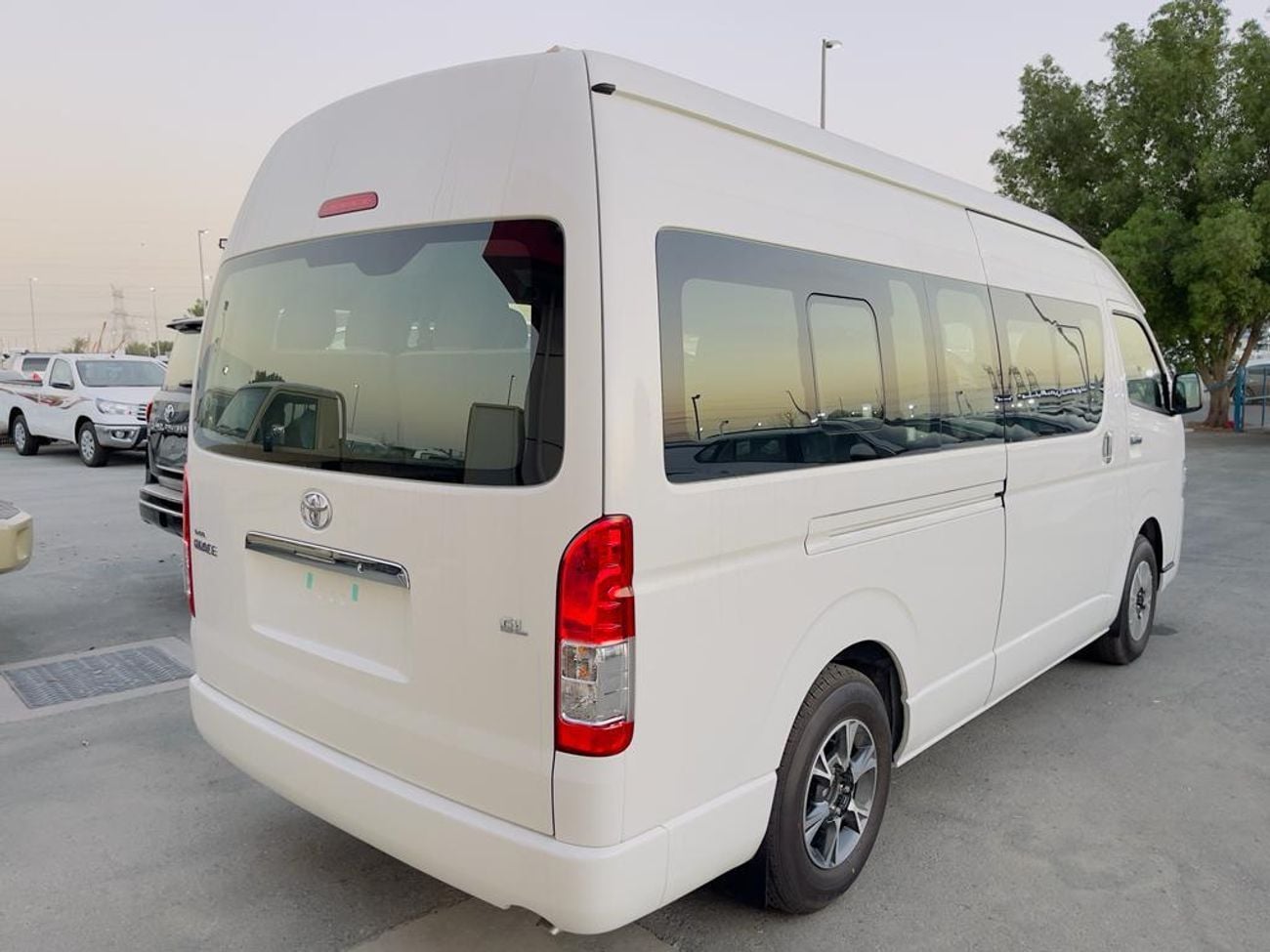 تويوتا هاياس GL Toyota Hiace High Roof