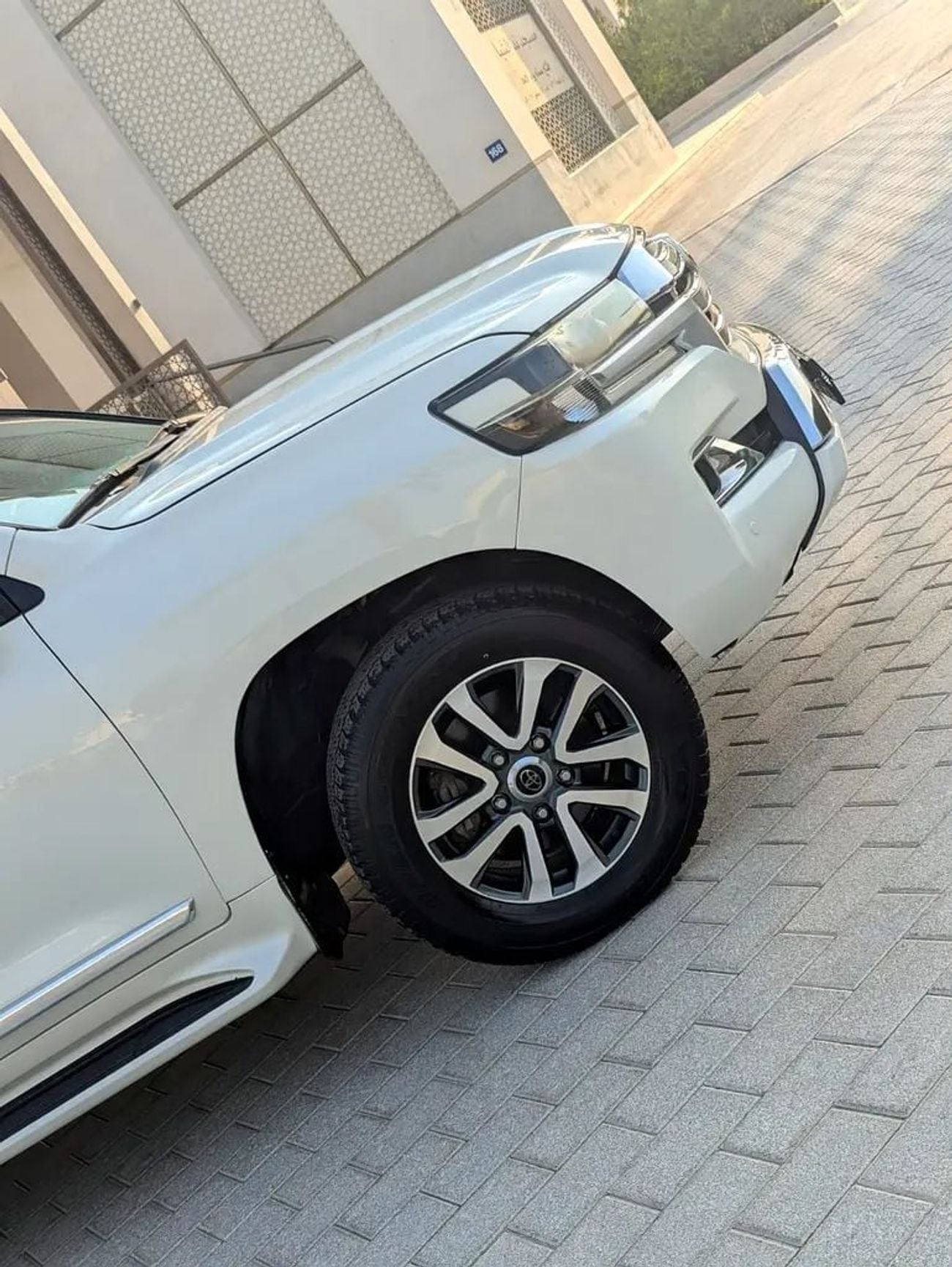 تويوتا لاند كروزر GXR محرك V6 سعة 4.0 لتر - كامل المواصفات | 42,000 كم، حالة ممتازة