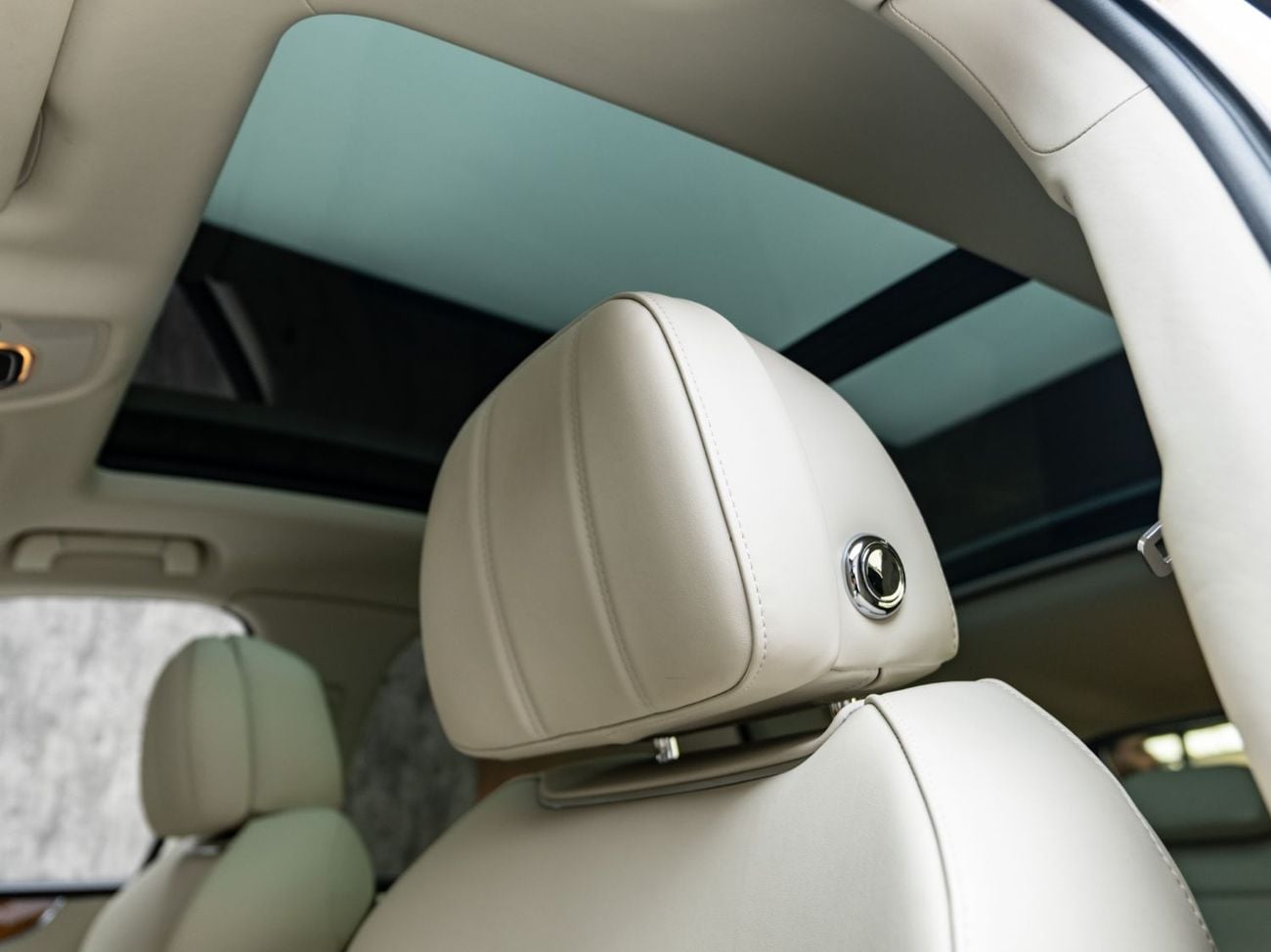 Bentley Bentayga STANDARD BUY NOW, PAY 2027 | THE BLACKLINE STANDARD | 2022 Bentley Bentayga, 4.0TC V8, 4WD, 542bhp, 8 Speed A
