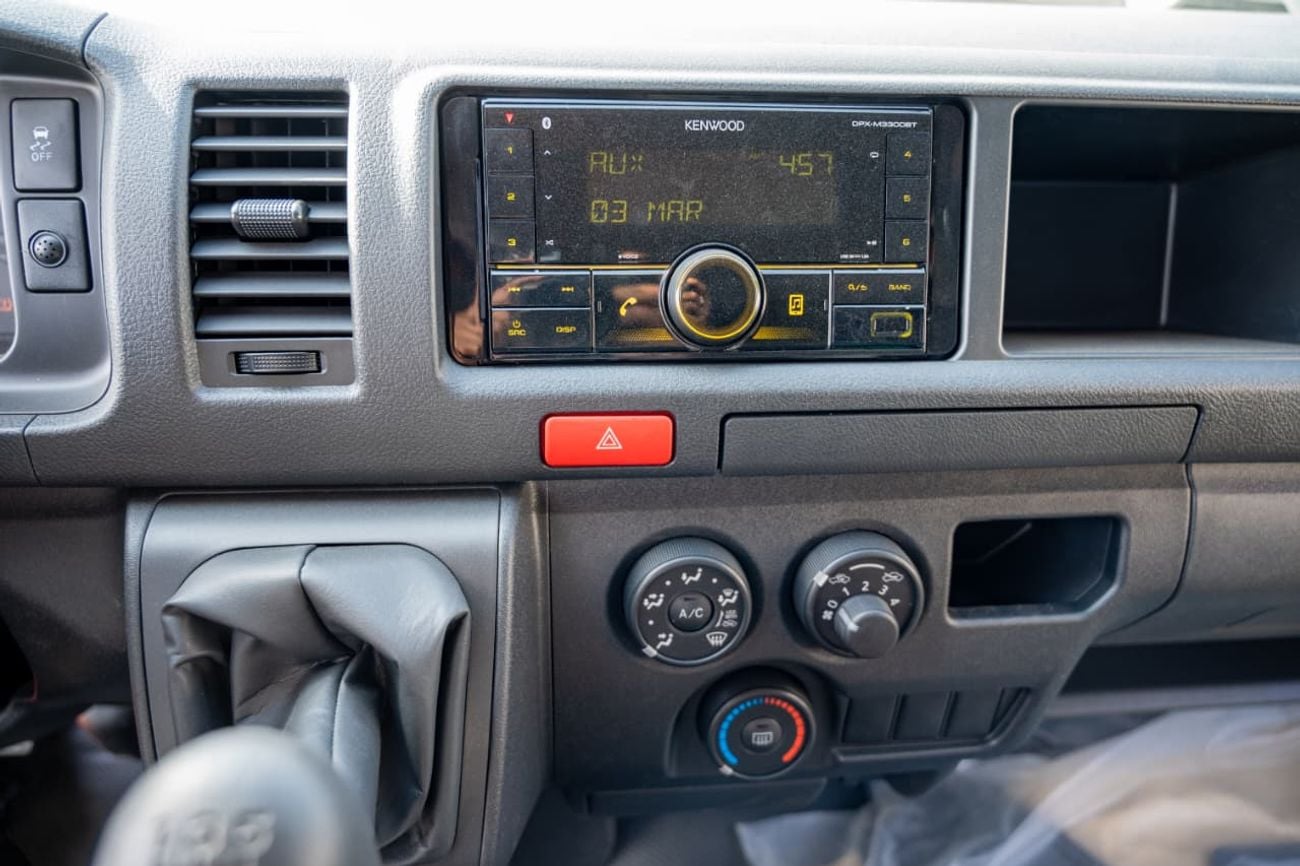 Toyota Hiace PETROL 2.7 HIGHROOF CARGO MANUAL TRANSMISSION