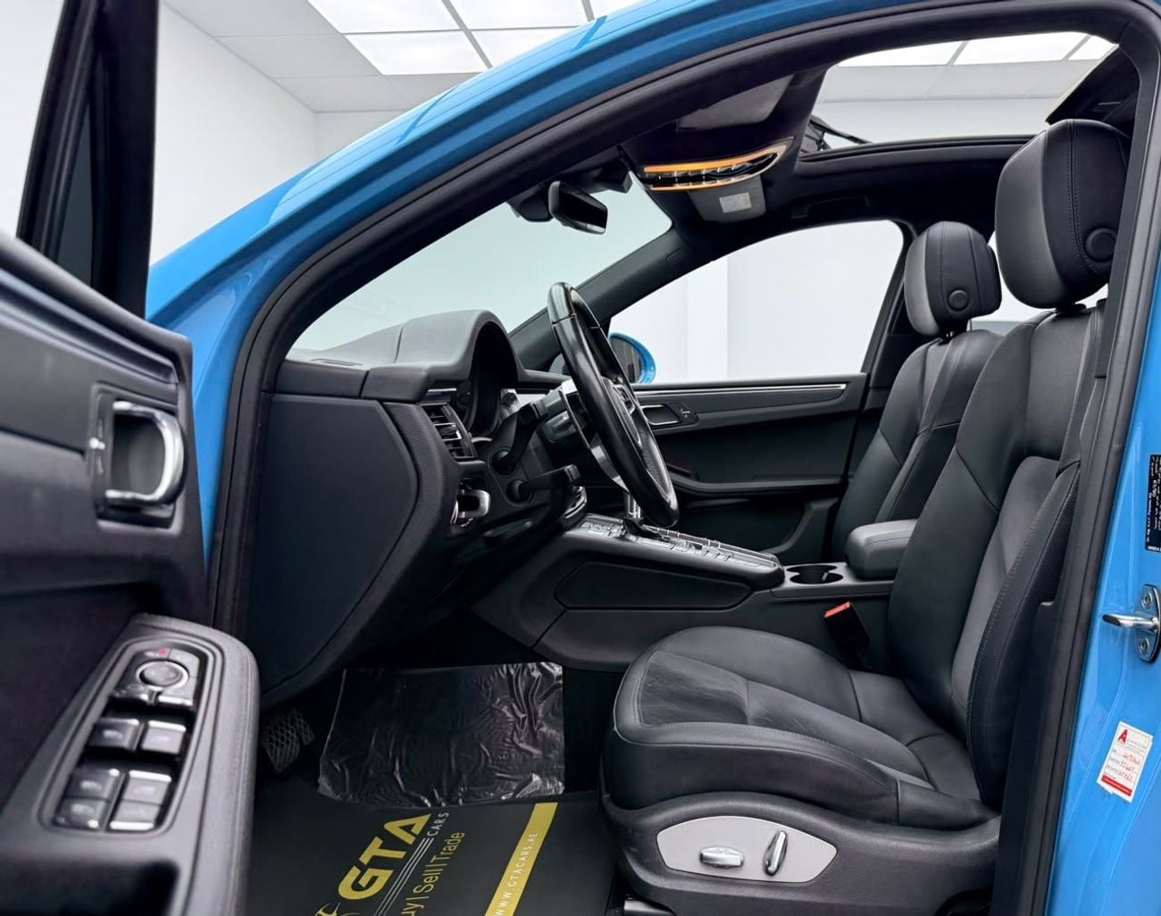 Porsche Macan STANDARD 2020 Porsche Macan, Warranty, Full Service History, Fully Loaded, Excellent Condition, GCC