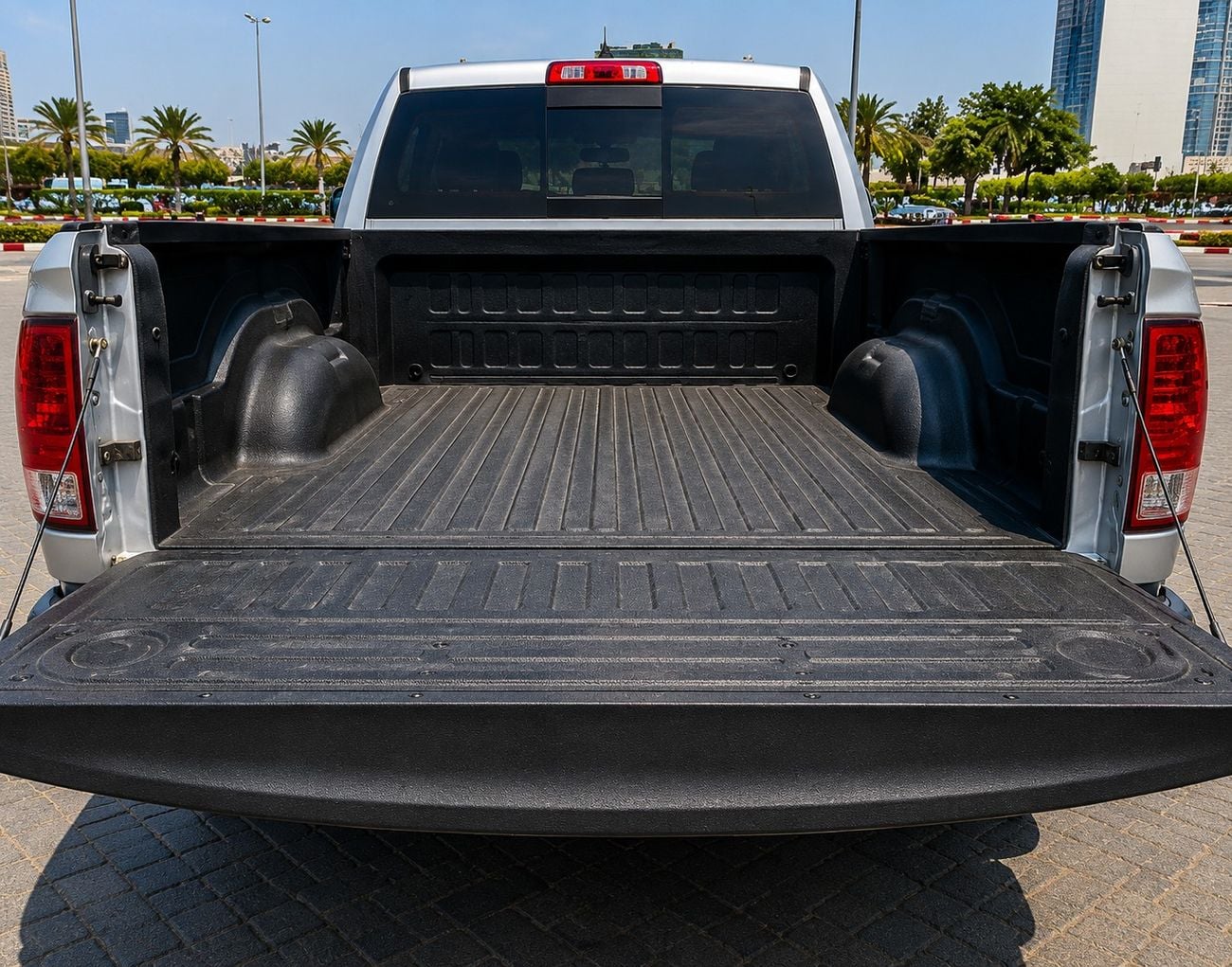 رام 1500 LARAMIE