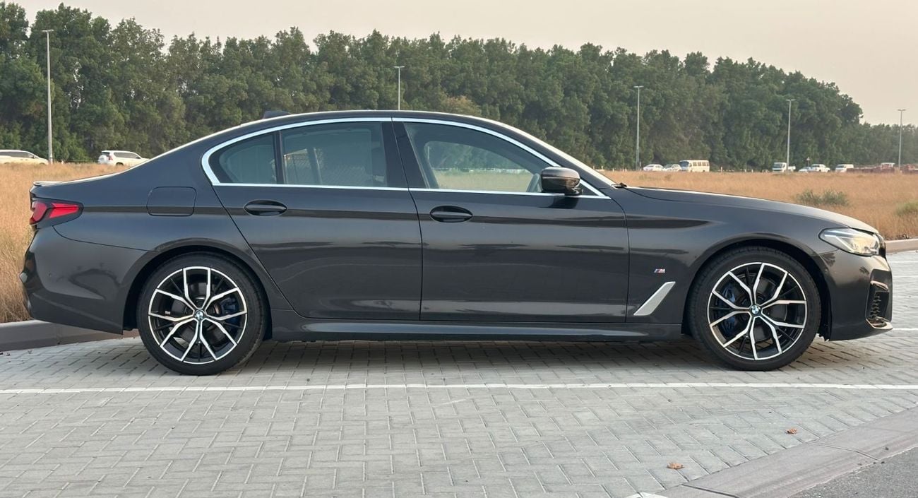 بي أم دبليو 530i لاكجوري لاين إكسكلوسيف