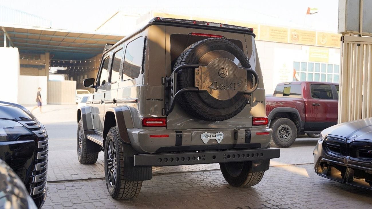 Mercedes Benz G 63 AMG 4X4² Engine & Performance • Engine Type: 4.0-liter V8 biturbo AMG-built engine.  • Horsepower: Approx
