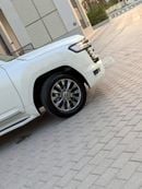 Toyota Land Cruiser VXR GCC Specs Top Full Option Twin-Turbo V6 Excellent Condition