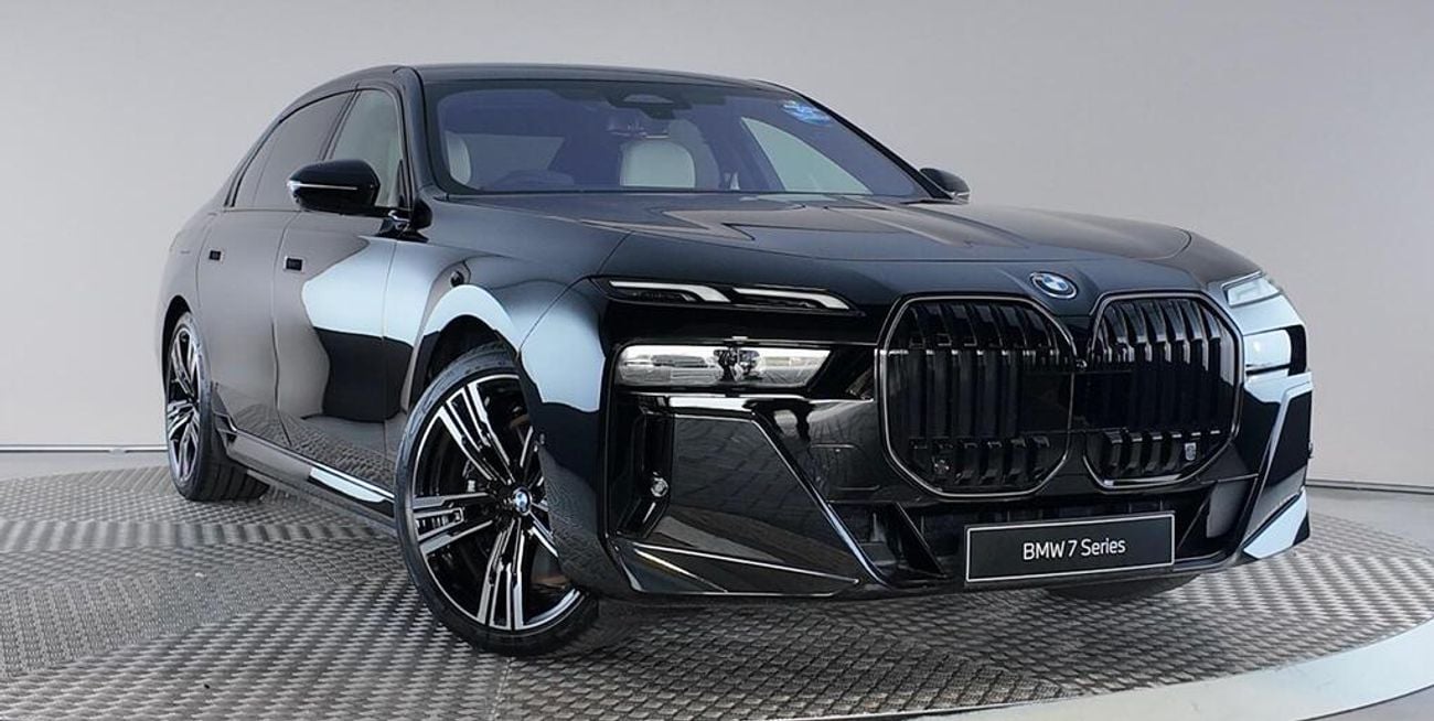بي أم دبليو 750e xDRIVE بي إم دبليو 750E إم سبورت إكس درايف للتصدير فقط، قيادة يمين