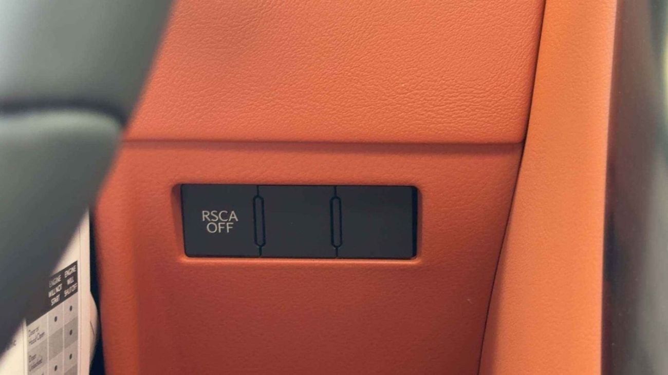 لكزس LX 600 VIP لكزس LX600 VIP - موديل 2026، لون أسود/برتقالي