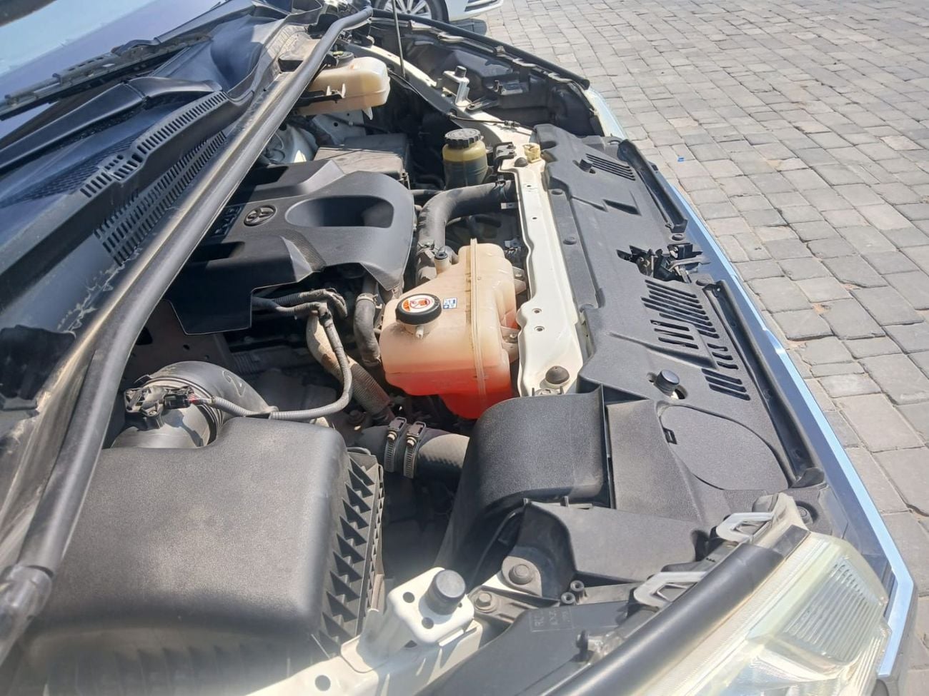 Toyota Hiace GL 2.8L Diesel Manual 9+ Seats 4 Doors