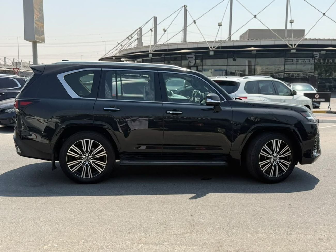 Lexus LX700h SIGNATURE LX700 HYBRID FULL WITH AUTO PARK 2025 GCC