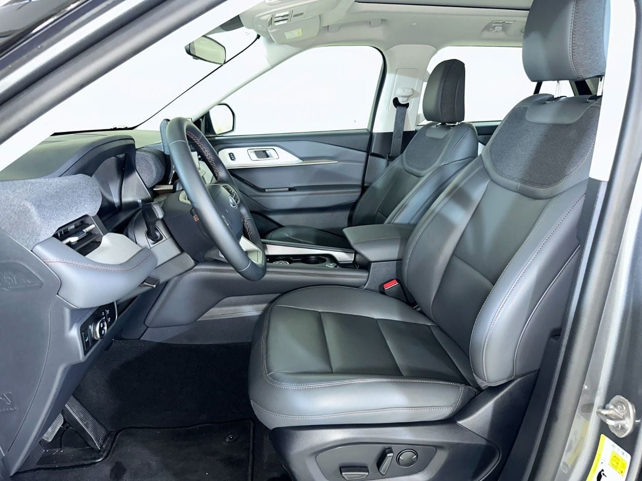 فورد إكسبلورر ACTIVE COMFORT PACKAGE معرض سيارات القوز EX-E3326R/AL TAYER MOTORS/AL QOUZ