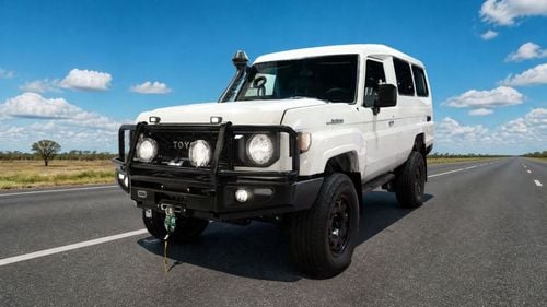 Toyota Land Cruiser 70 LC 78 HARDTOP 4.0L MT Diesel armored B6 ready for export