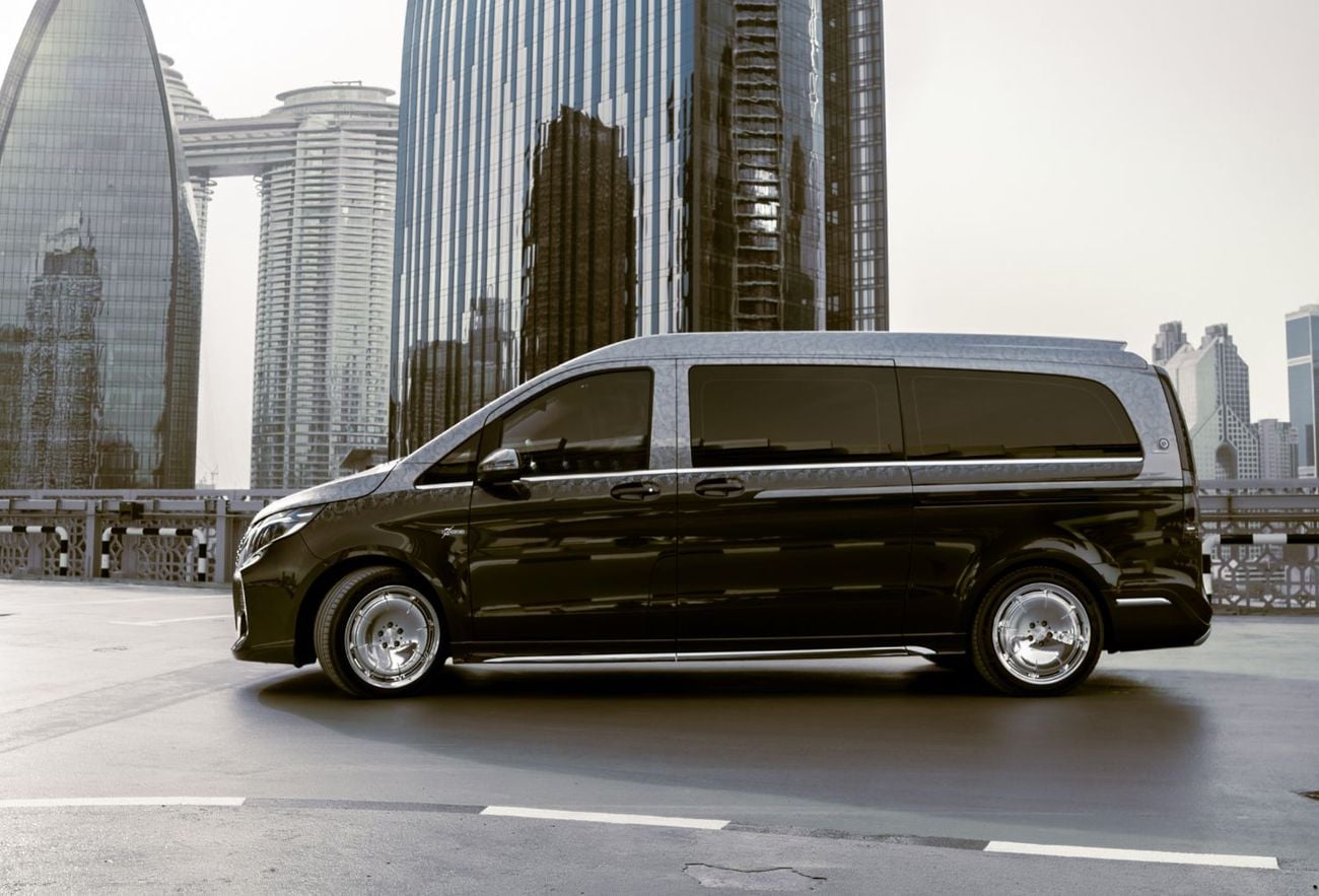 Mercedes Benz V300 AVANTGARDE Discounted Showroom Sample Unit | 1 of 28 Magellan Edition Limgene
