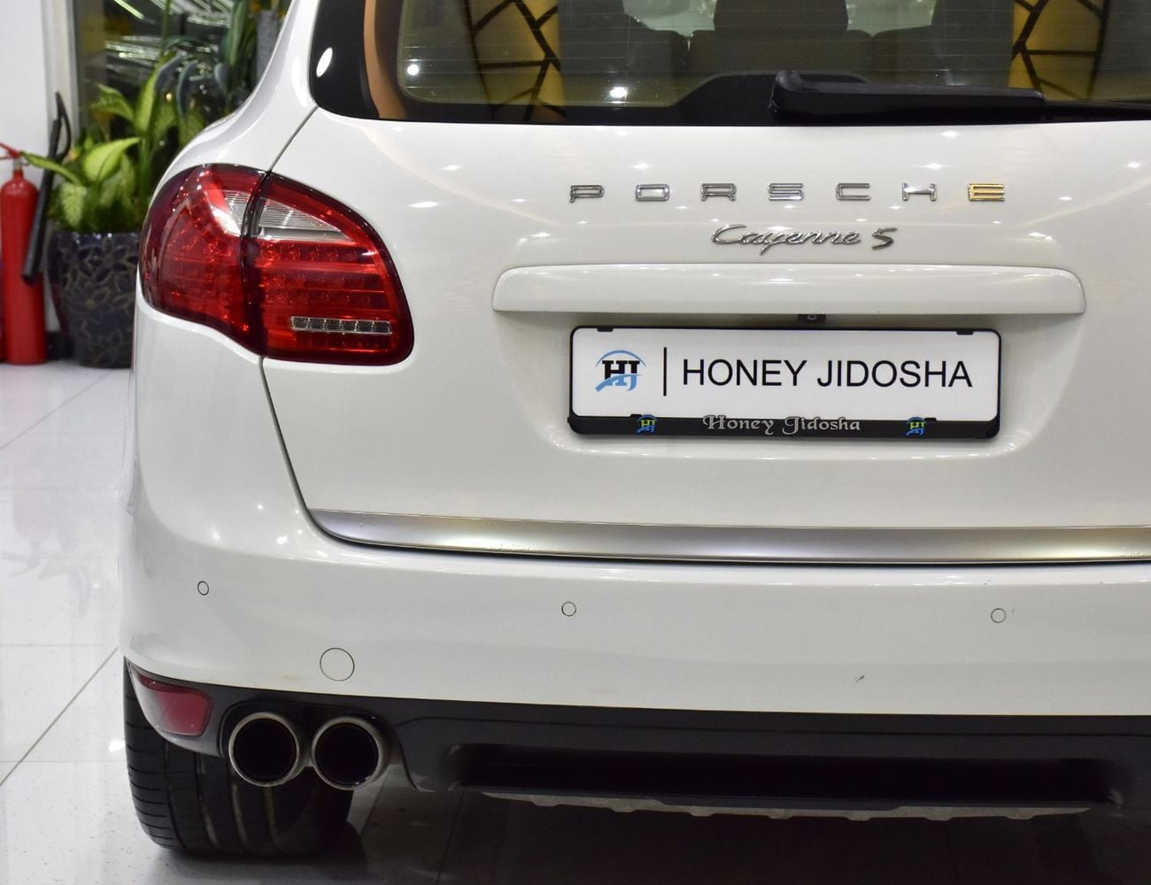 Porsche Cayenne STANDARD EXCELLENT DEAL for our Porsche Cayenne S ( 2014 Model ) in White Color GCC Specs
