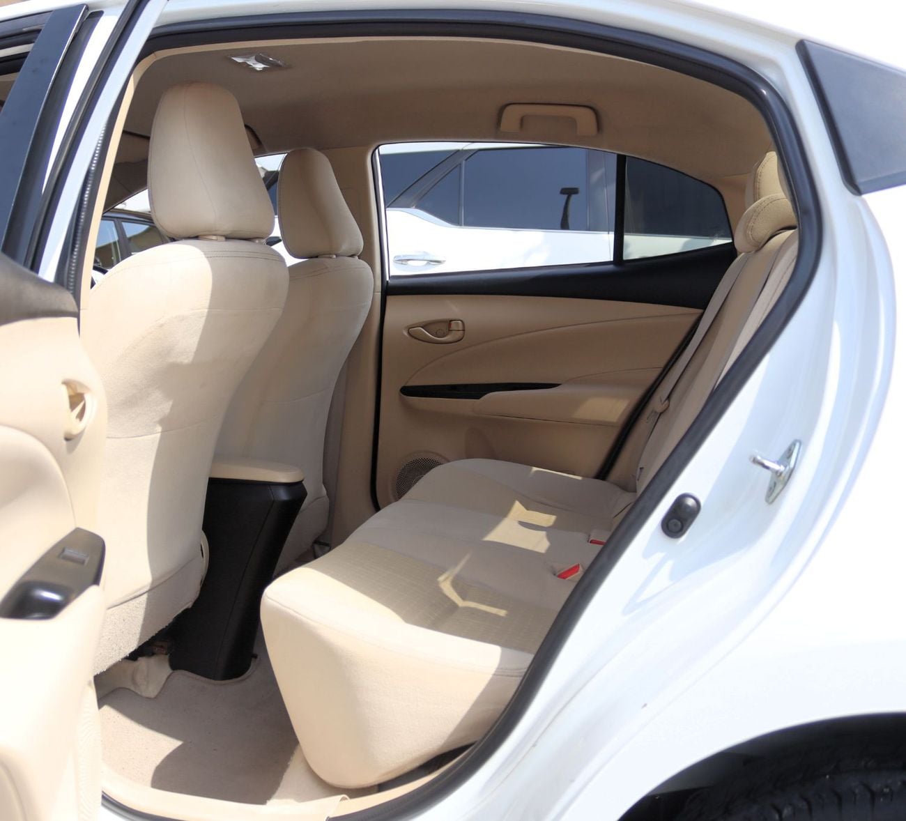 Toyota Yaris E ACCIDENTS FREE - GCC - ORIGINAL PAINT - SEDAN - PERFECT CONDITION INSIDE OUT