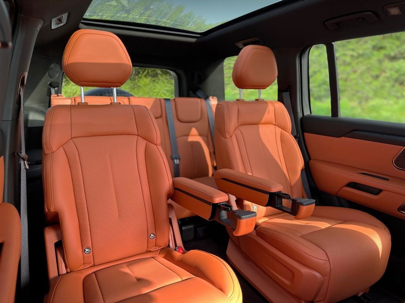 روكس 01 ALL ROUND | 6 Seats VIP | Brand New | AED 3,450 monthly