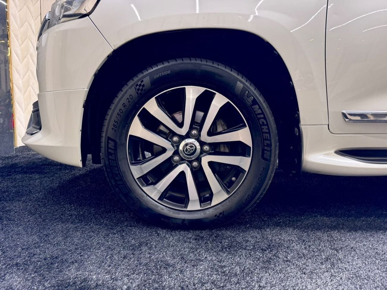 Toyota Land Cruiser VXR
