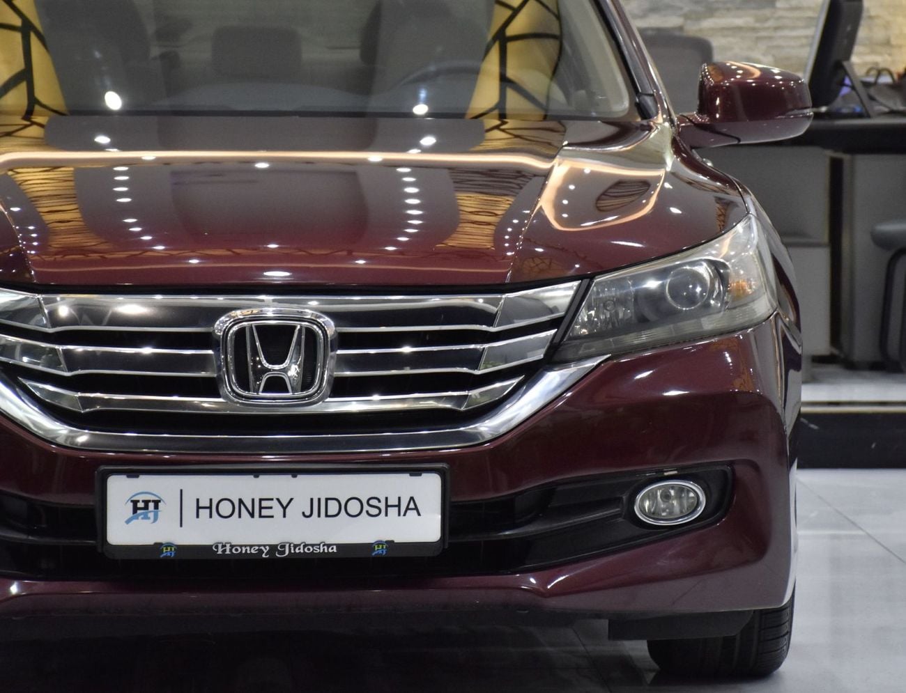 هوندا أكورد EX عرض ممتاز على سيارة هوندا أكورد i-Vtec (موديل 2016) باللون العنابي بمواصفات خليجية