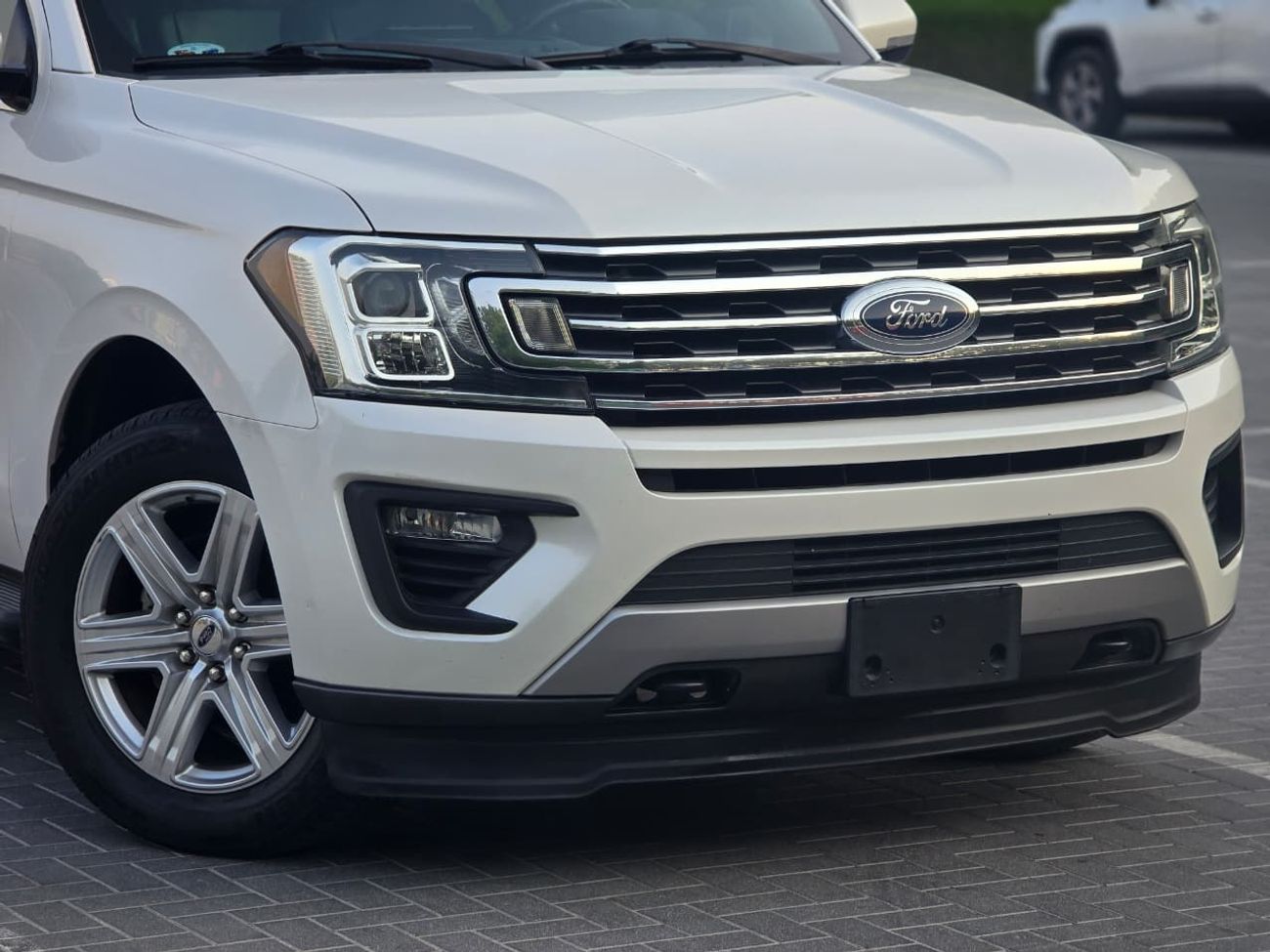 Ford Expedition XLT LTH Ford Expedition XLT 2018 GCC Specs | Full service history available | Orginal paint | Single owner