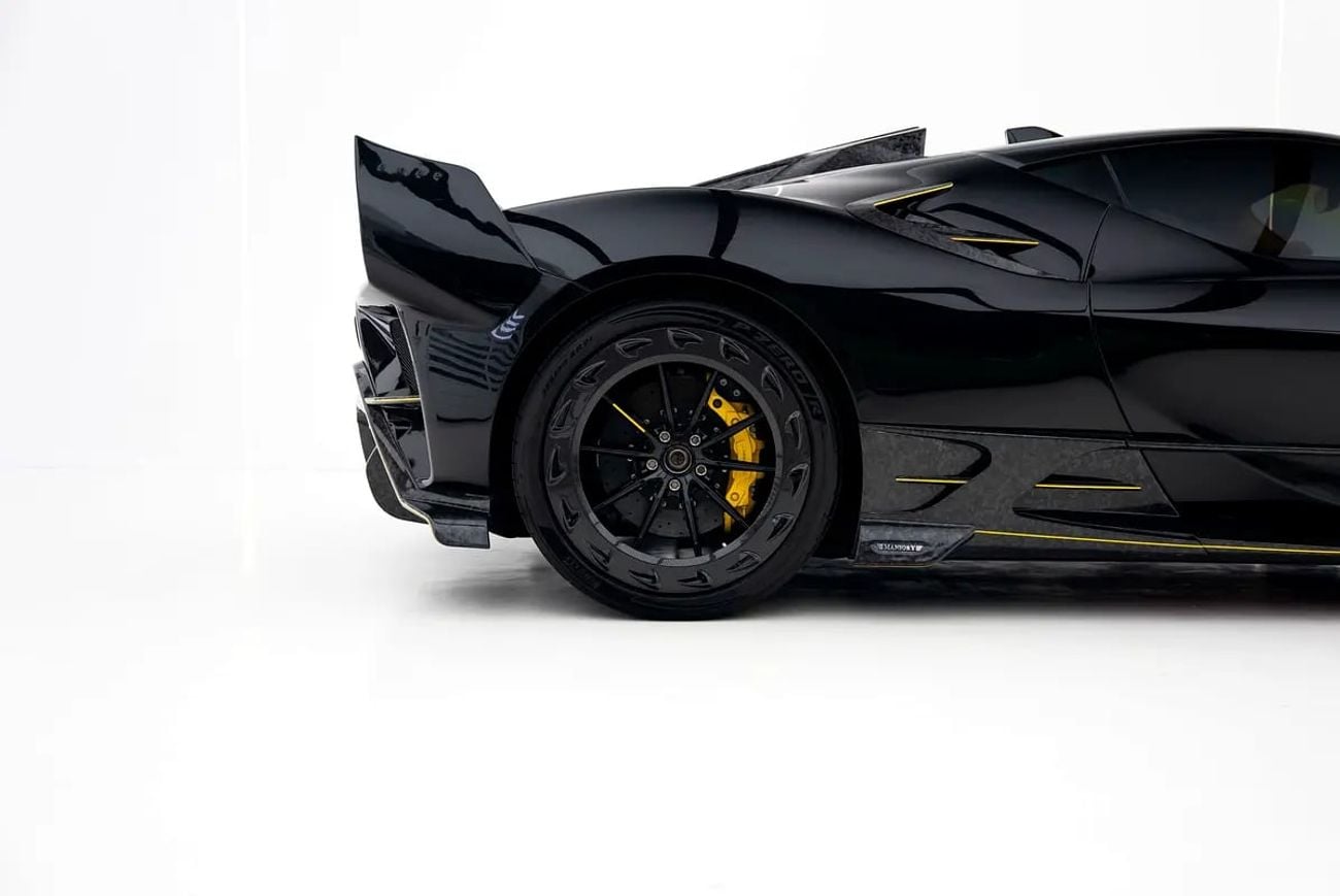 فيراري SF90 ستراديل سترادالي CUSTOM WIDE-BODY KIT | SERVICE CONTRACT | GCC SPECS | 6,715 KM