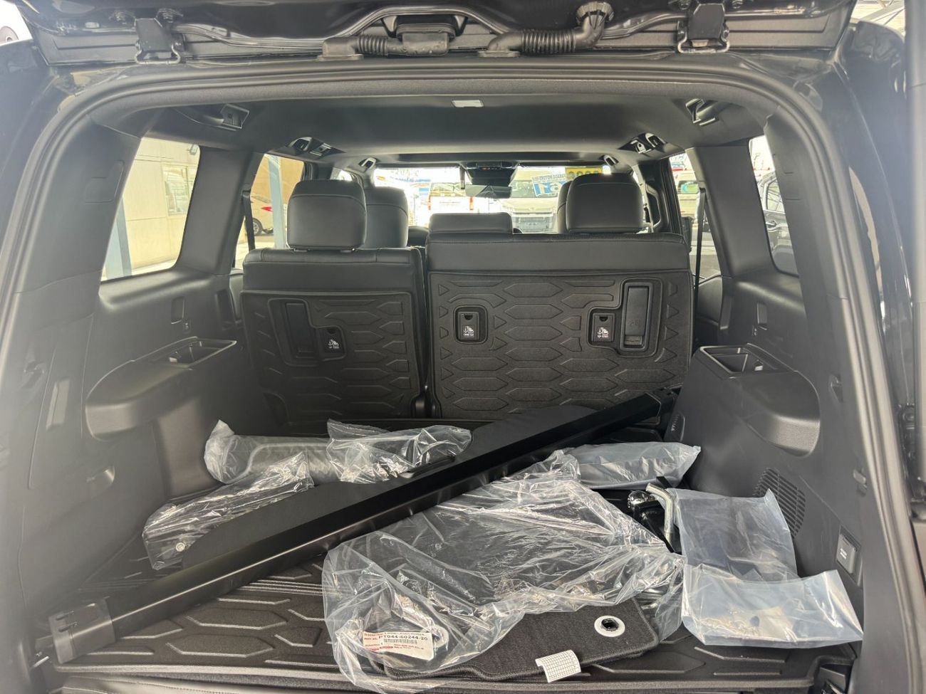 Toyota Prado PREMIUM 2026 TOYOTA PRADO HYBRID 2.4T **EXPORT ONLY**التصدير فقط خارج الخليج***
