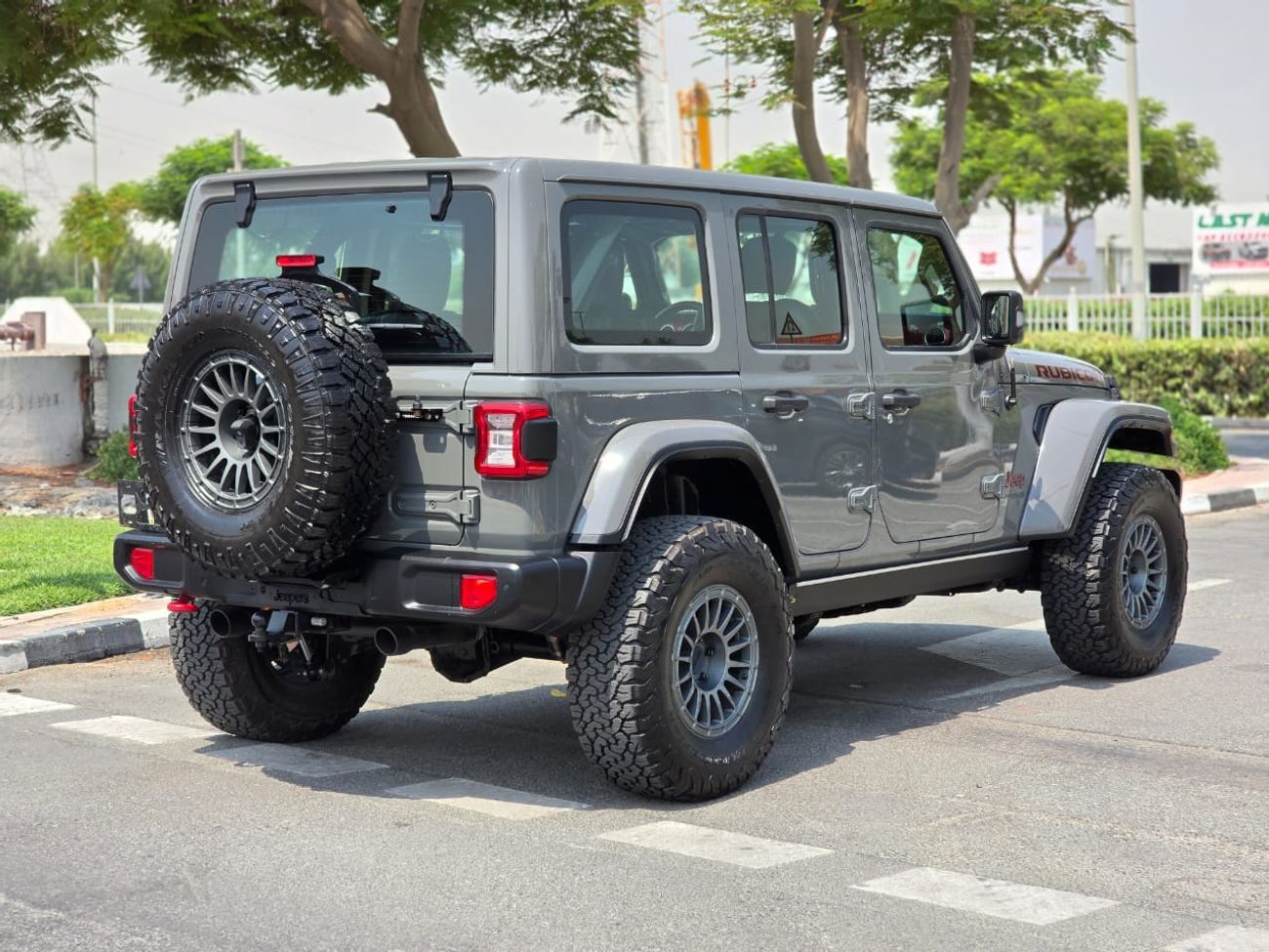 Jeep Wrangler Unlimited RUBICON WITH FULL LIFT KIT 2019 GCC WELL MAINTAINED SINGLE OWNER IN MINT CONDITION