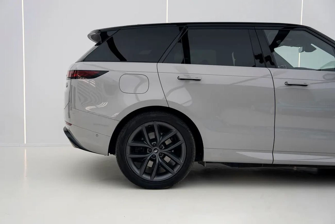 Land Rover Range Rover Sport HSE DYNAMIC P440e Plug-In Hybrid | 19,000 KM | Black Contrast Roof