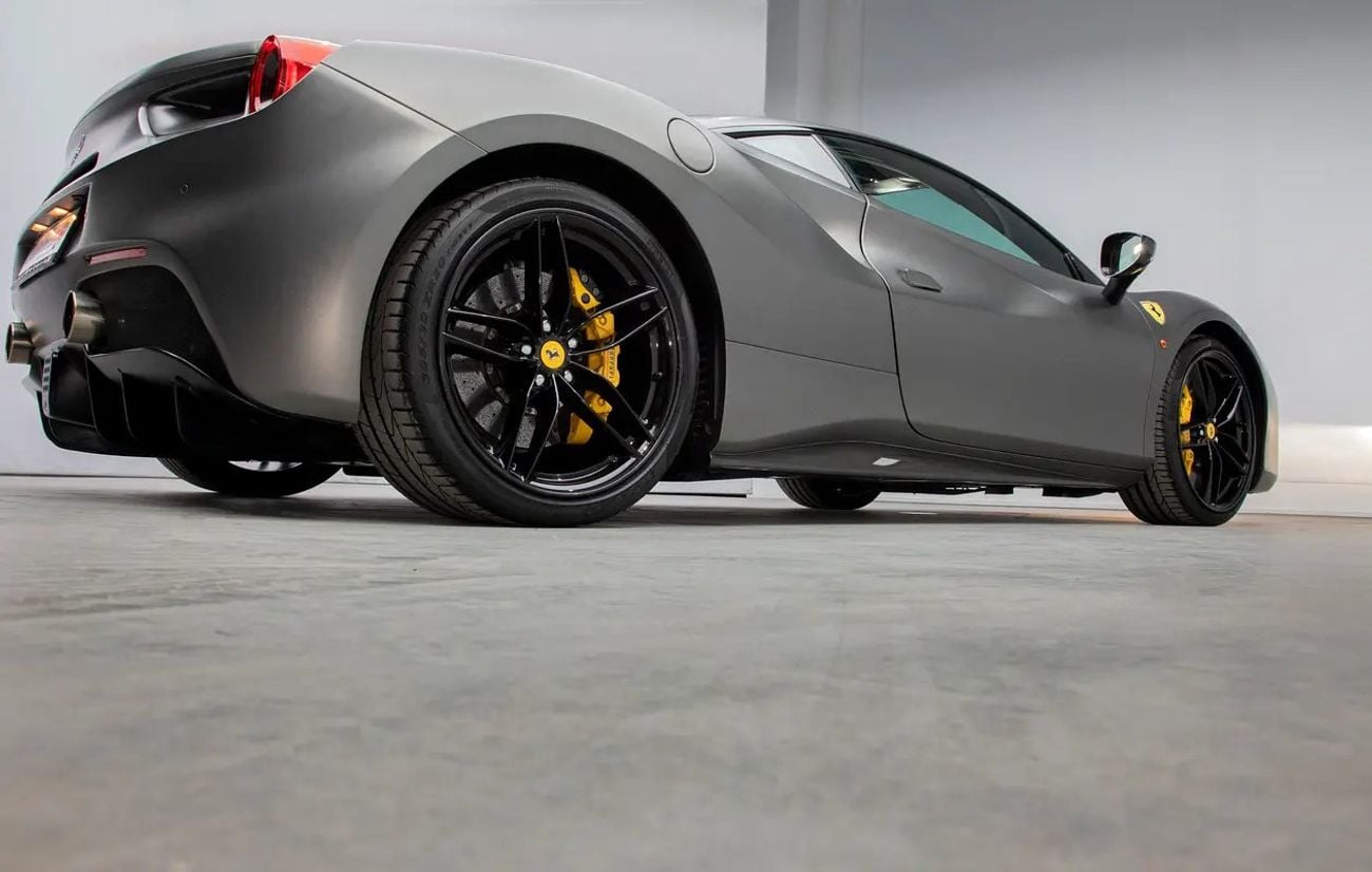 Ferrari 488 GTB STANDARD Grigio Titanio + Carbon Fibre Spec • Full Service History • GCC