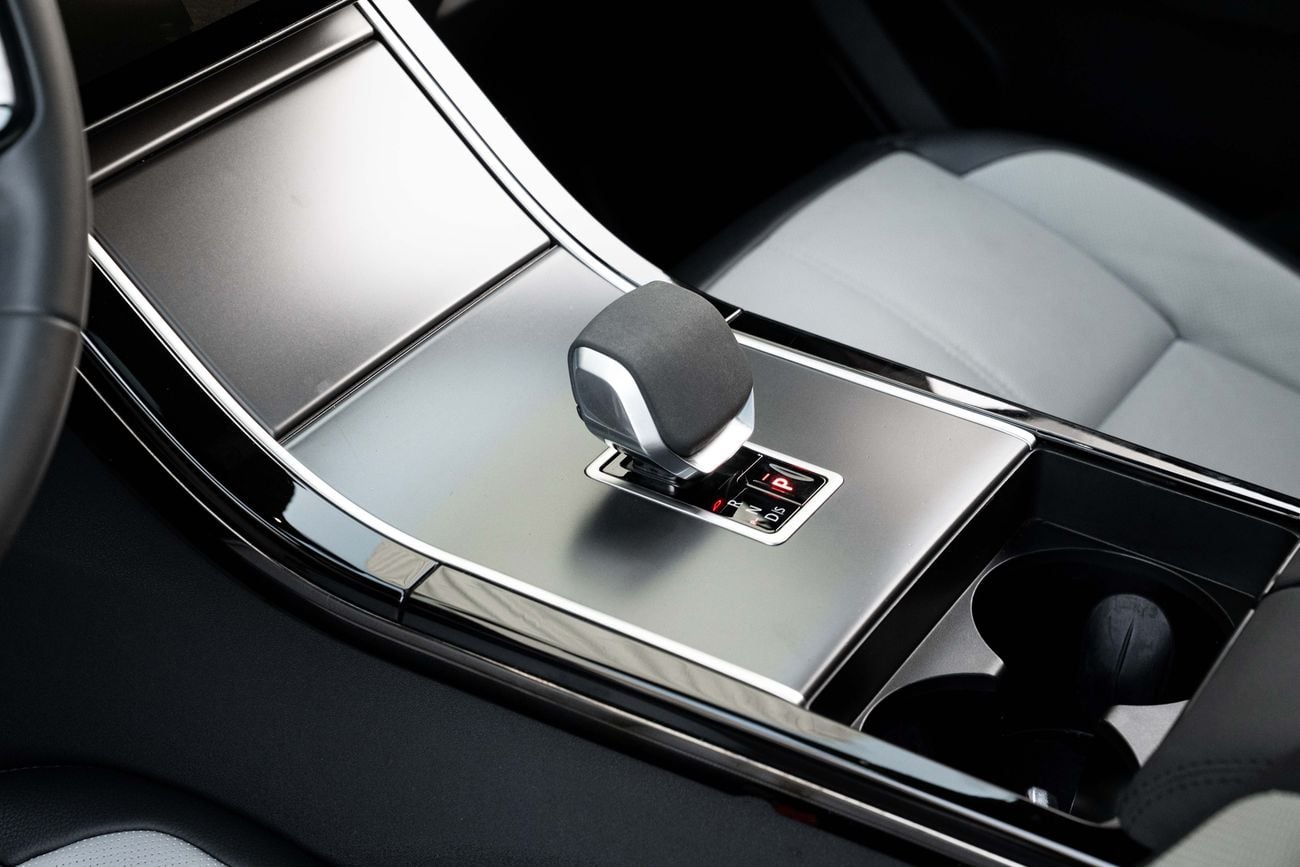 لاند روفر رينج روفر فيلار Range Rover R- Dynamic SE P250 | 4,407 P.M | 0% Downpayment | Land Rover Range Rover Velar R-Dynamic