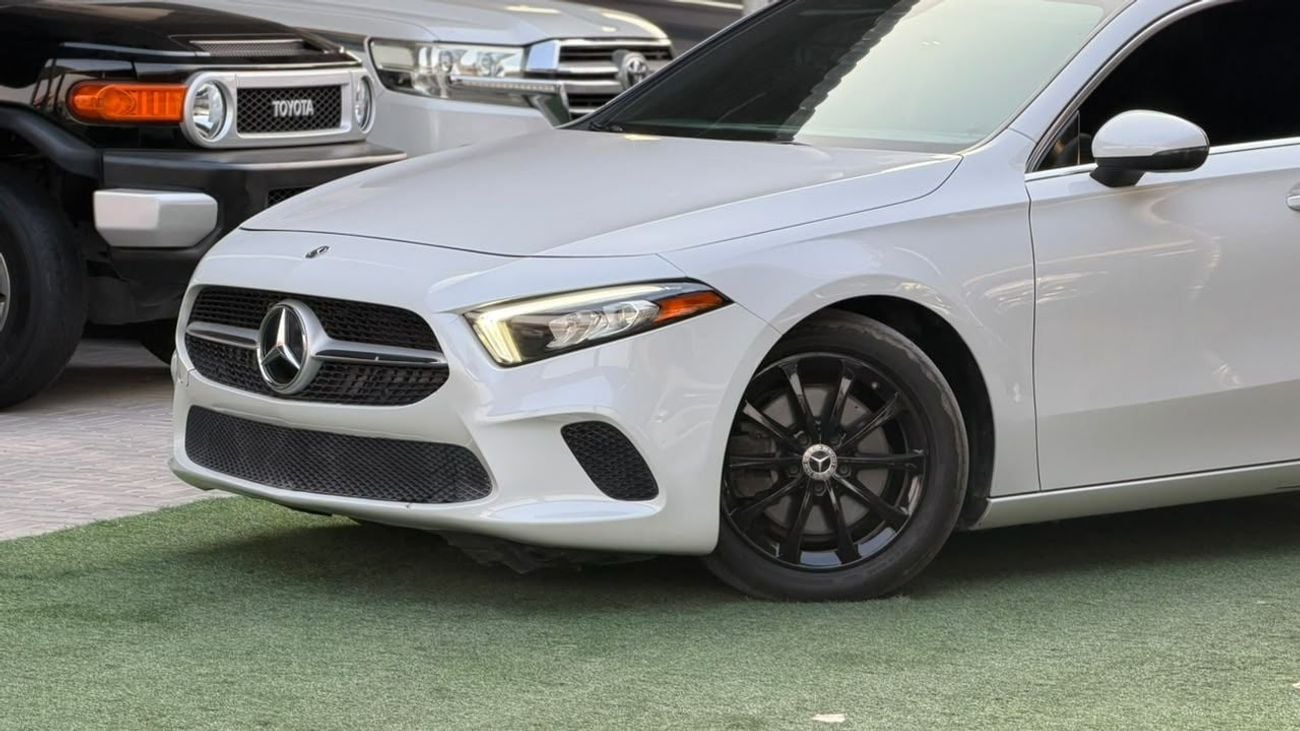 Mercedes Benz A220 STANDARD 2.0L 4-cylinder turbo (188 hp)