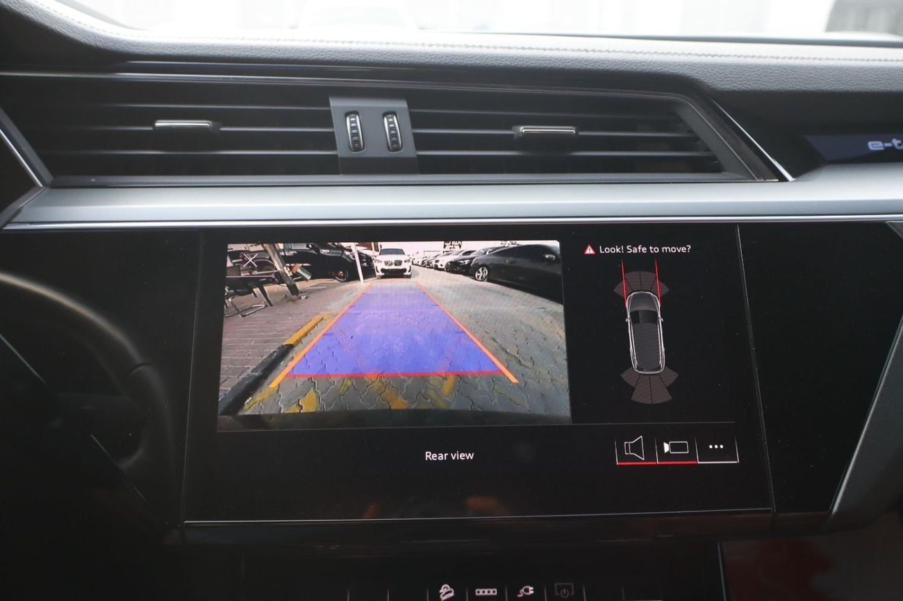 Audi Q8 e-tron 50 S-LINE