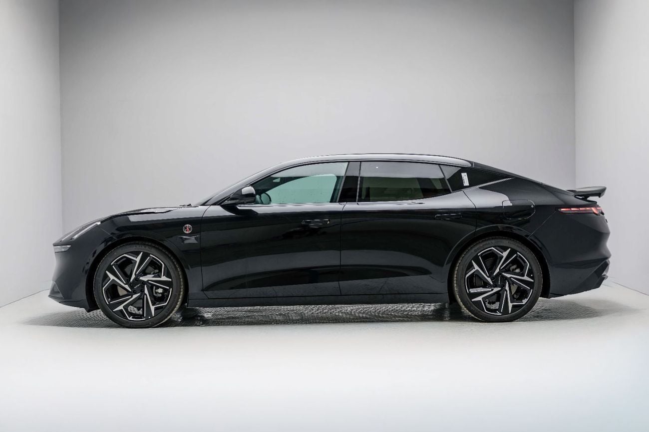 Lynk & Co Z10 Max EV - Black Inside White | Export Only