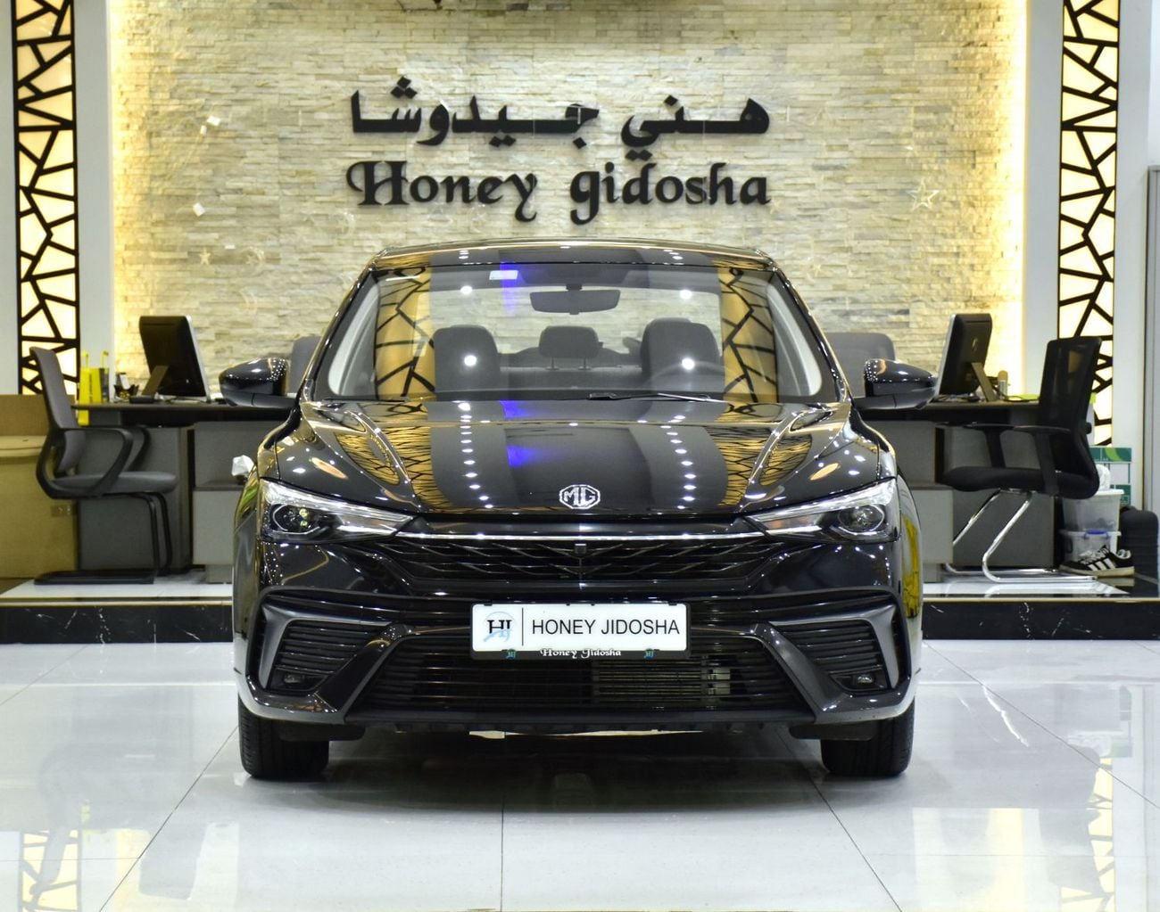 أم جي 5 لوكس عرض ممتاز لسيارة MG 5 (موديل 2025) باللون الأسود بمواصفات خليجية