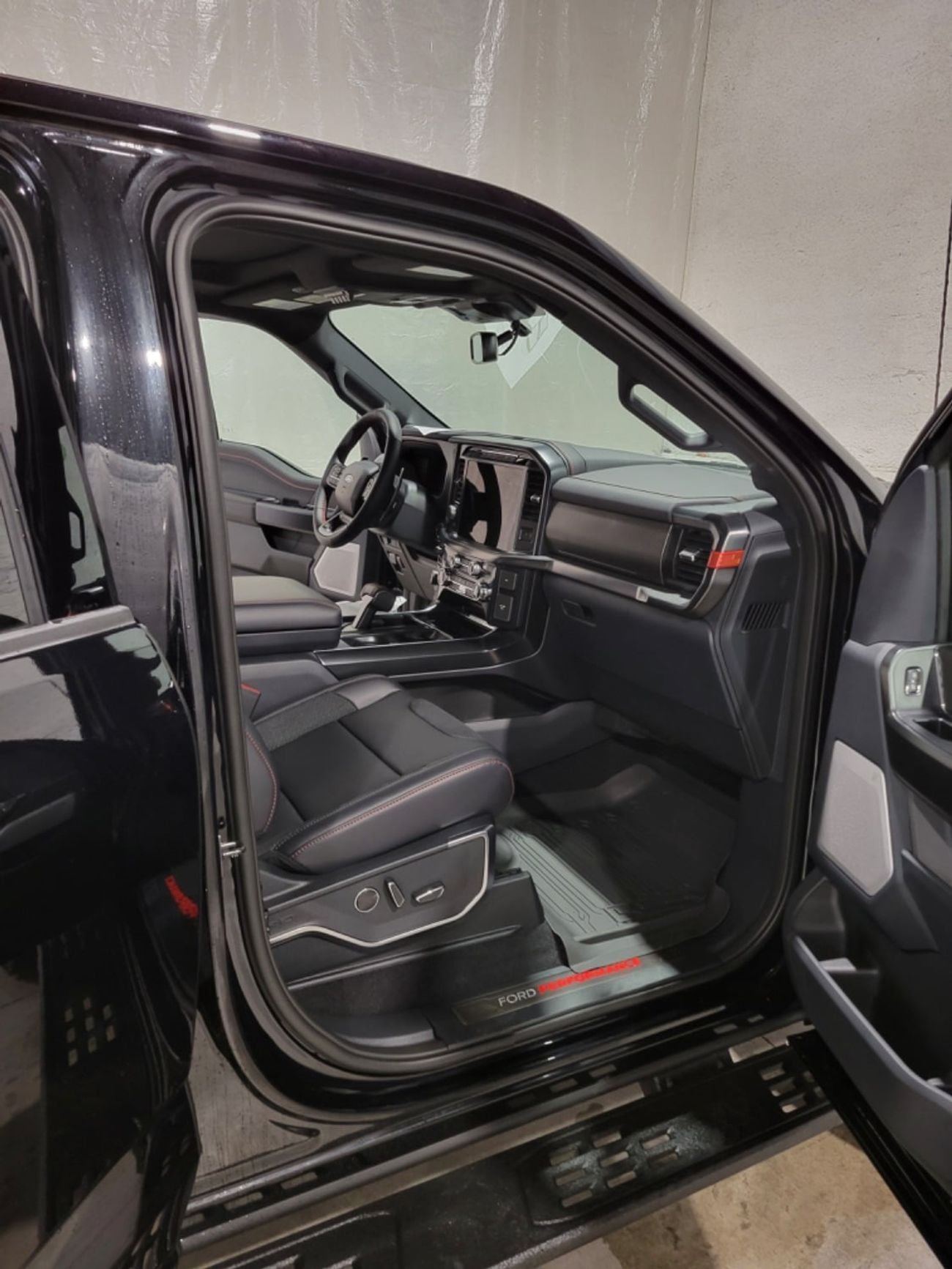 فورد F 150 PLATINUM سيارة جديدة سوبر كرو بمحرك V6 سعة 3.5 لتر