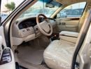 Lincoln Town Car SIGNATURE Accept a special price for a top-of-the-line model in excellent condition.