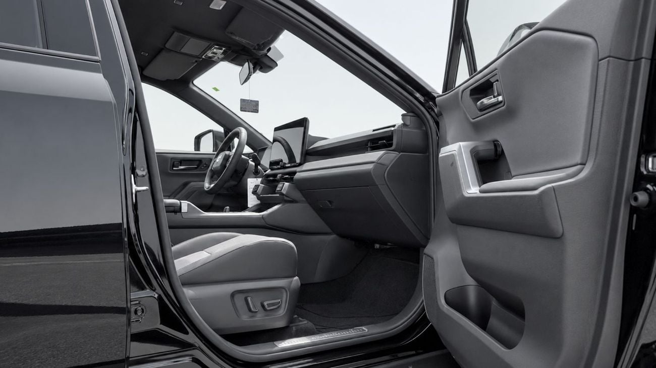 Toyota RAV4 XSE HEV 2026 Rav4 XSE 2.5L AT Hybrid (Black-Black)