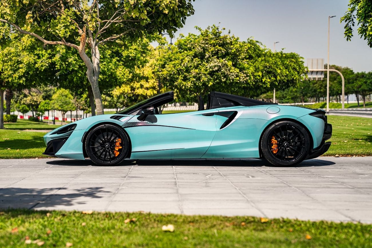 McLaren Artura STANDARD Fully Loaded low mileage 2 keys under warranty and service contract covered by PFF No accident No pa