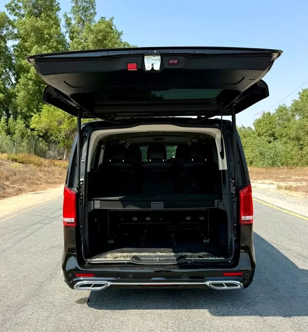 Mercedes Benz V 250 V 250 GCC Specs
