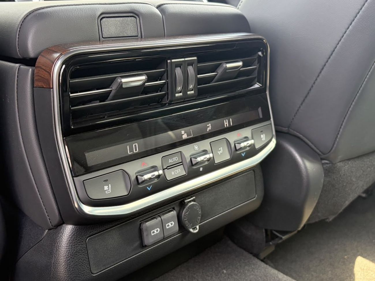 Toyota Land Cruiser VX LC300 VX TWIN TURBO || 3.5L V6 PETROL | PWR WITH LEATHER SEATS | 360* CAMERA | JBL SOUND SYSTEM | RA