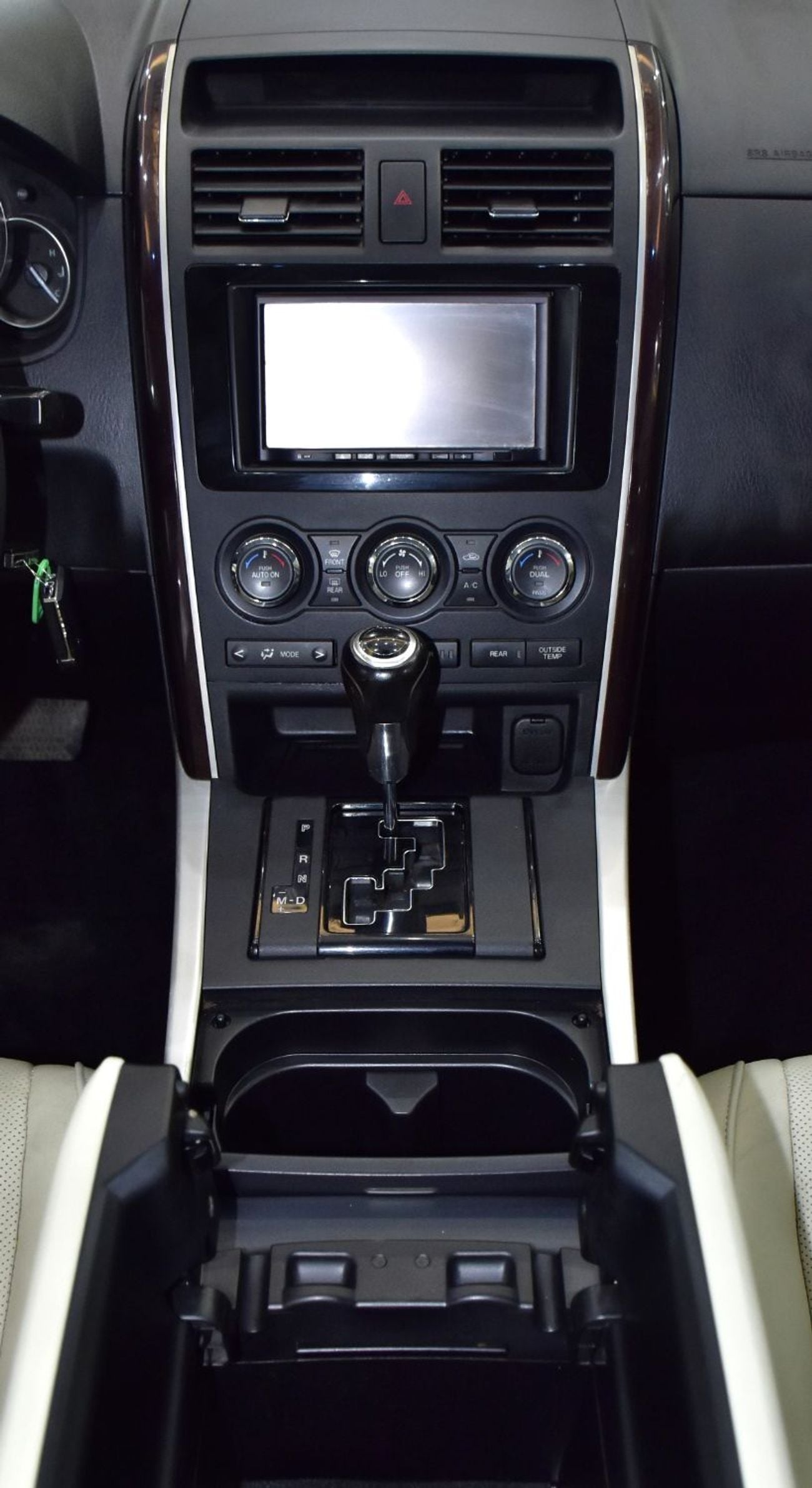 مازدا CX9 GTX LTD EXCELLENT DEAL for our Mazda CX-9 AWD ( 2014 Model ) in Silver Color GCC Specs