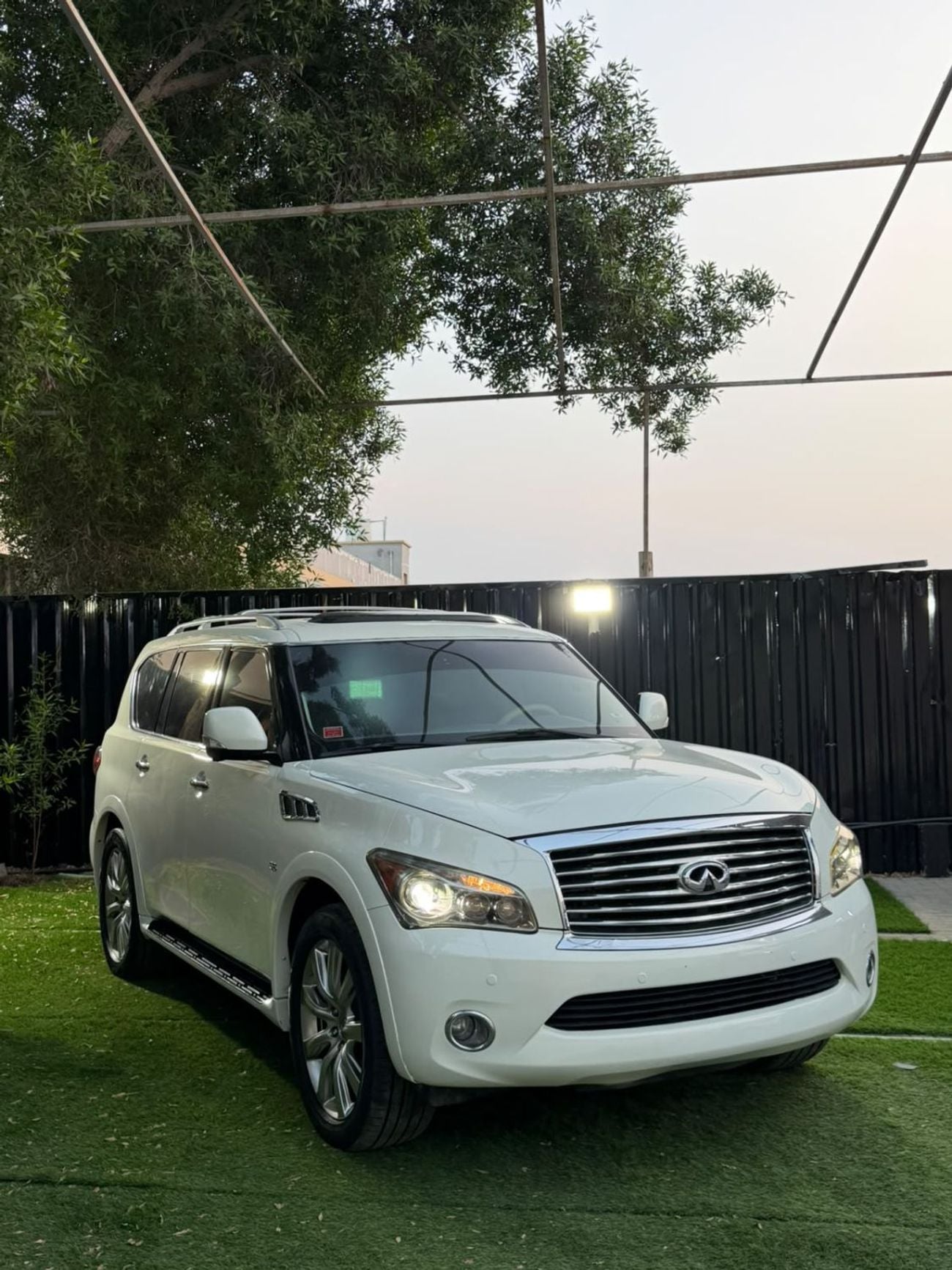 Infiniti QX80 LUXURY