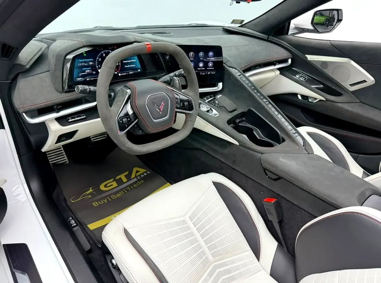 شيفروليه كورفت ستينجراي 3LT الذكرى السنوية 70 C8 3LT 70th Anniversary Edition, Warranty, Very Low Km, GCC