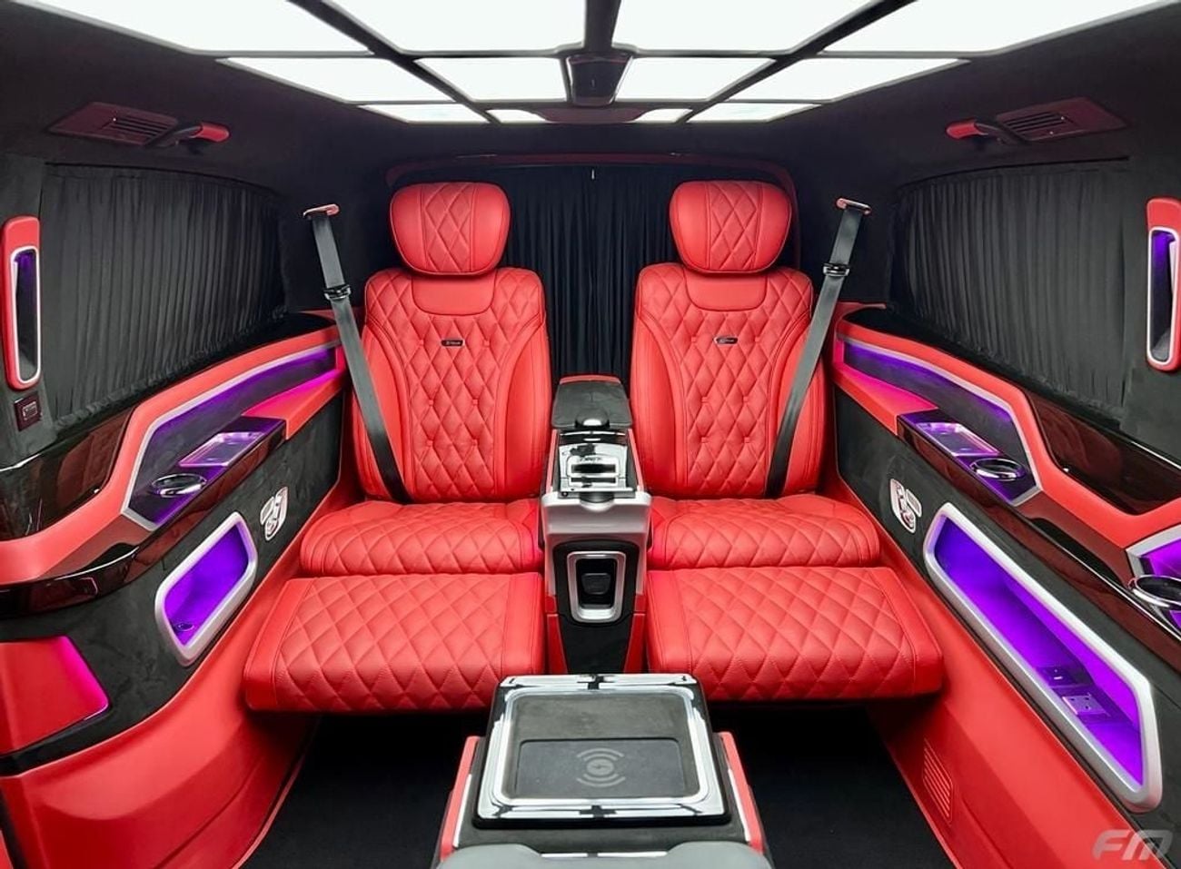 Mercedes Benz V 250 AVANTGARDE/E VIP BUSINESS VAN – FULL LUXURY OPTION | BRAND NEW | GCC | 2023 ORIGINAL BRABUS BODY KIT WITH CERTIF