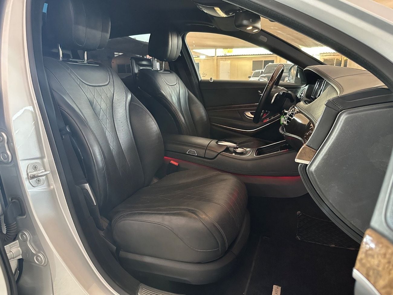 Mercedes Maybach S500 Maybach MERCEDES MAYBACH S-CLASS 2016 | 6 BUTTONS | REAR SEAT COMFORT PACKAGE | LOW MILEAGE!