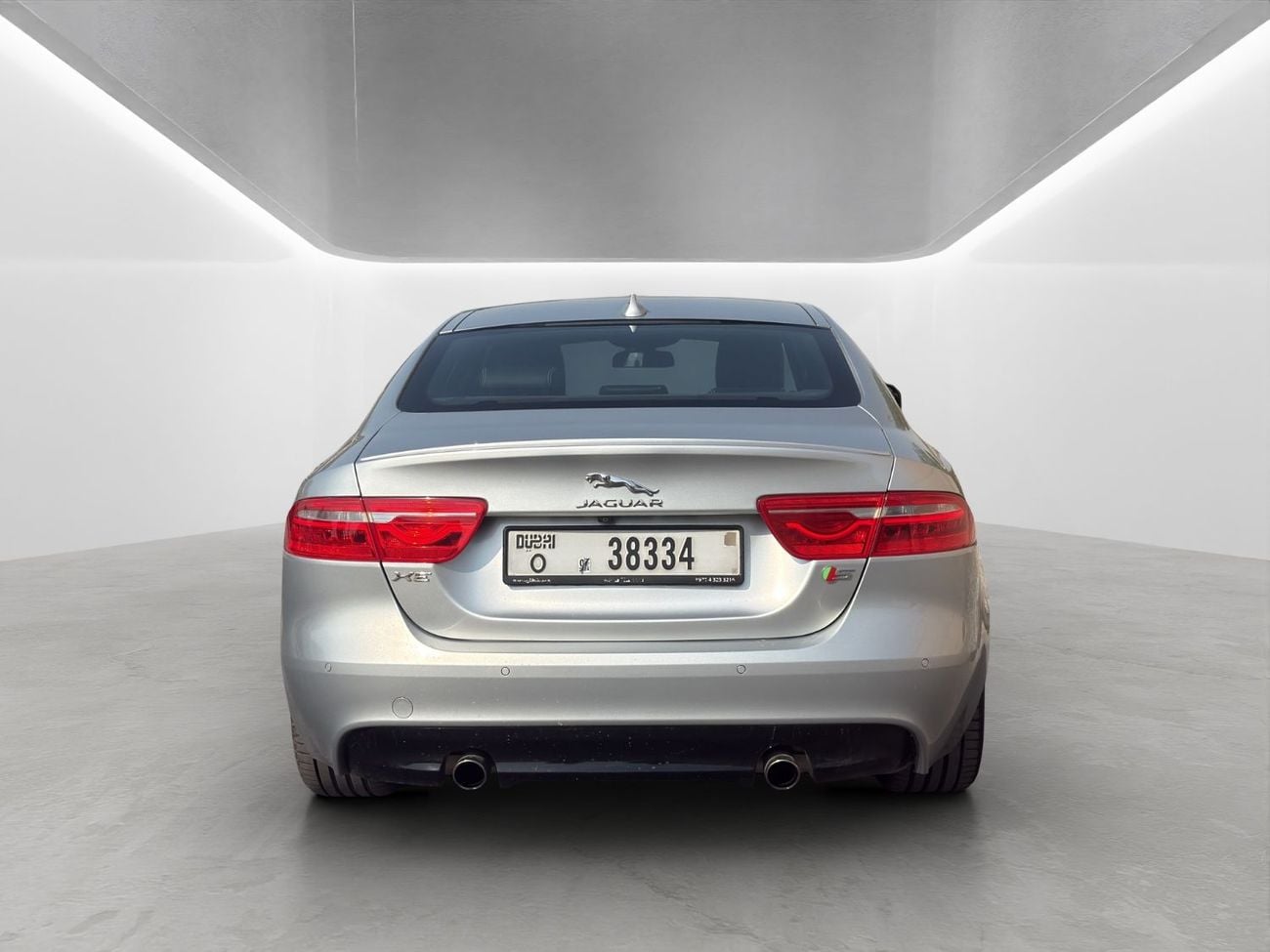 جاكوار XE S جاكوار XE سبورت V6 موديل 2016 | فضي / ألكانتارا أسود | فخامة بأسعار معقولة